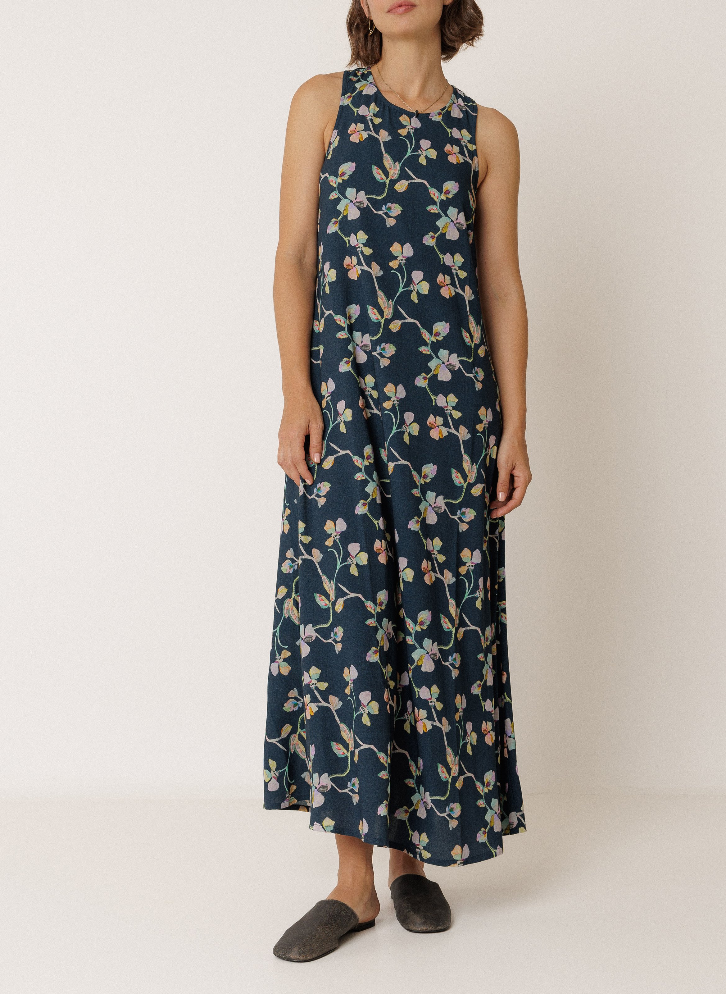 Wijdvallende mouwloze lange jurk met print INDI & COLD Blauw