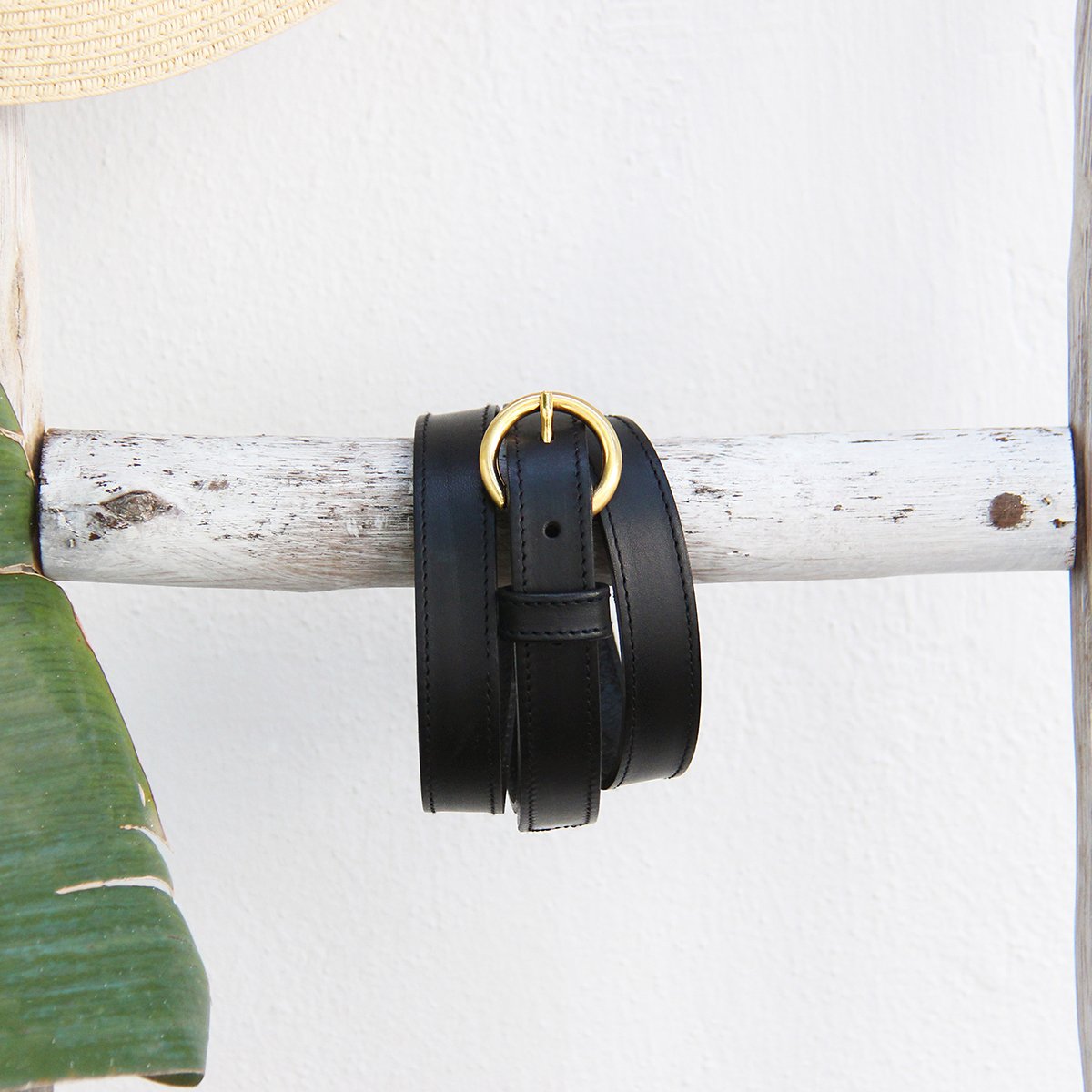 Belt with gold buckle smooth leather JULES & JENN Black