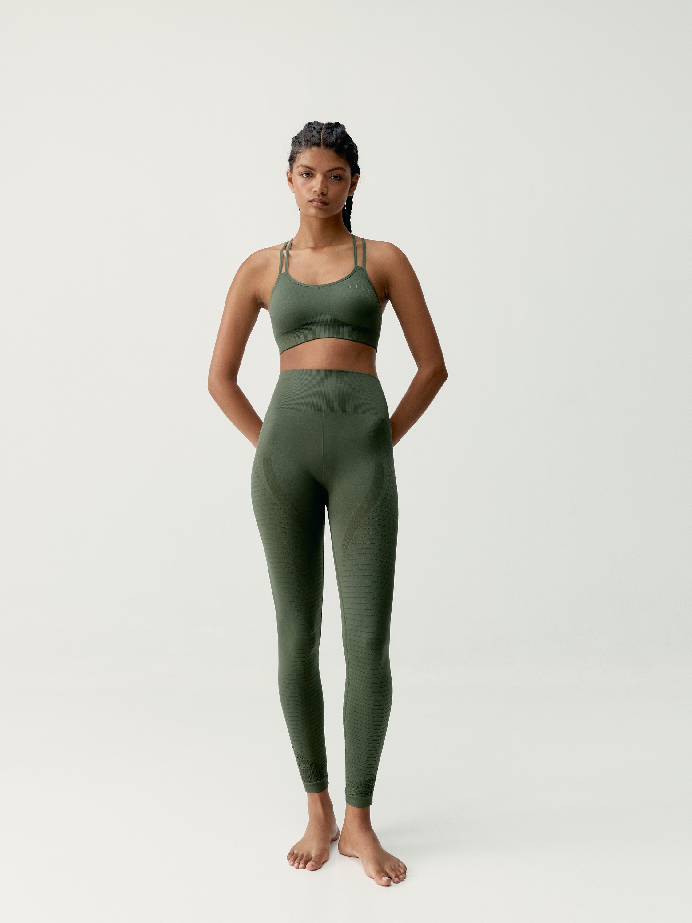 Seamless medium support sports bra BORN LIVING YOGA Green