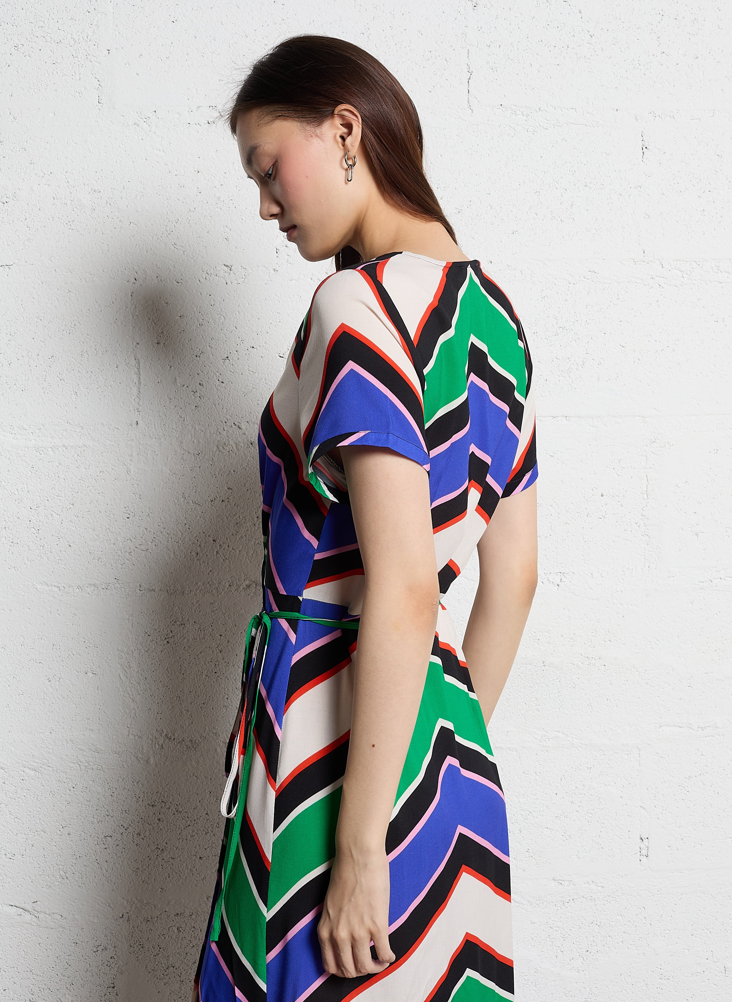 Halflange jurk met V-hals LA PETITE ETOILE Veelkleurig