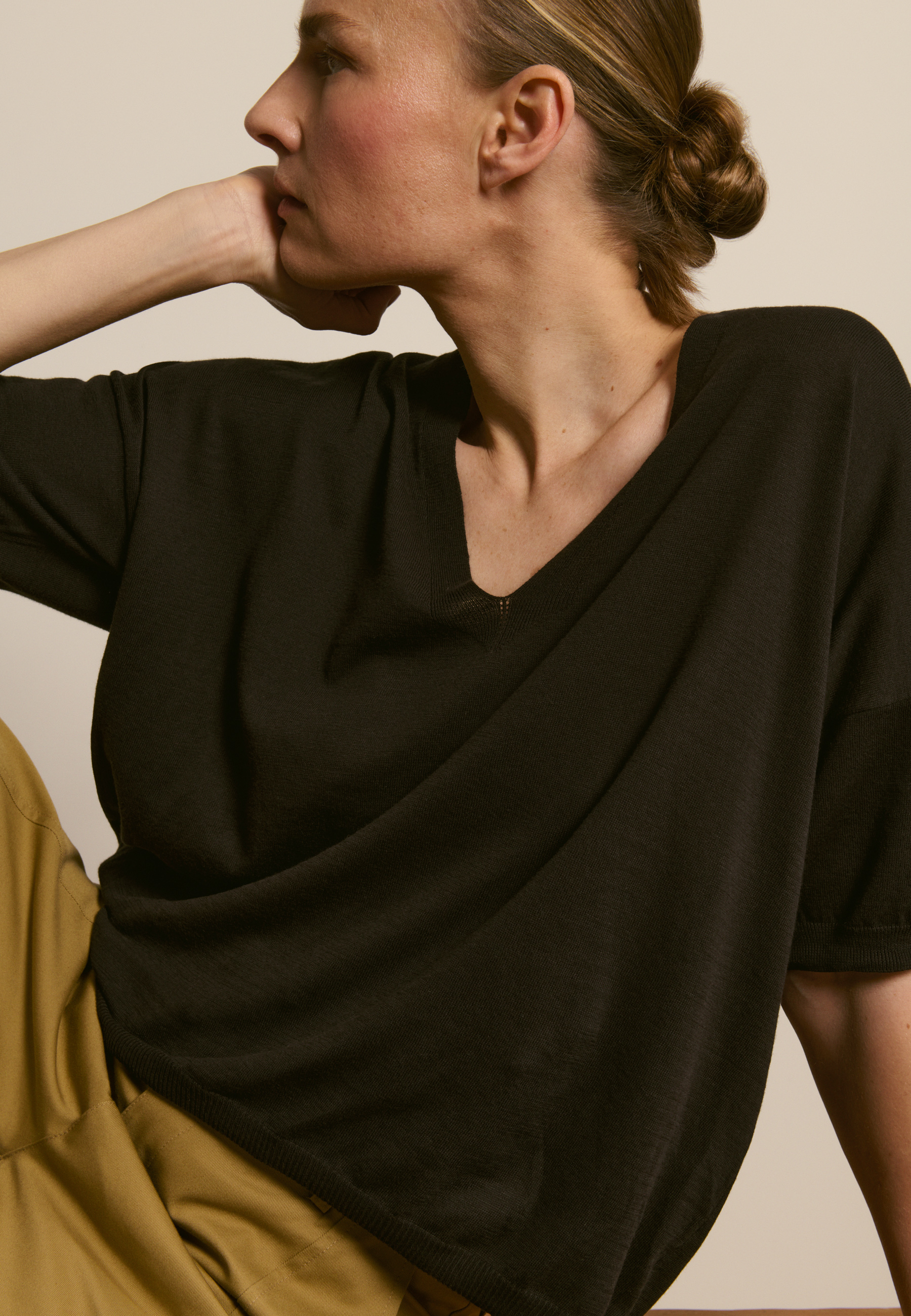 T-shirt col v en coton biologique MAISON MONTAGUT Noir