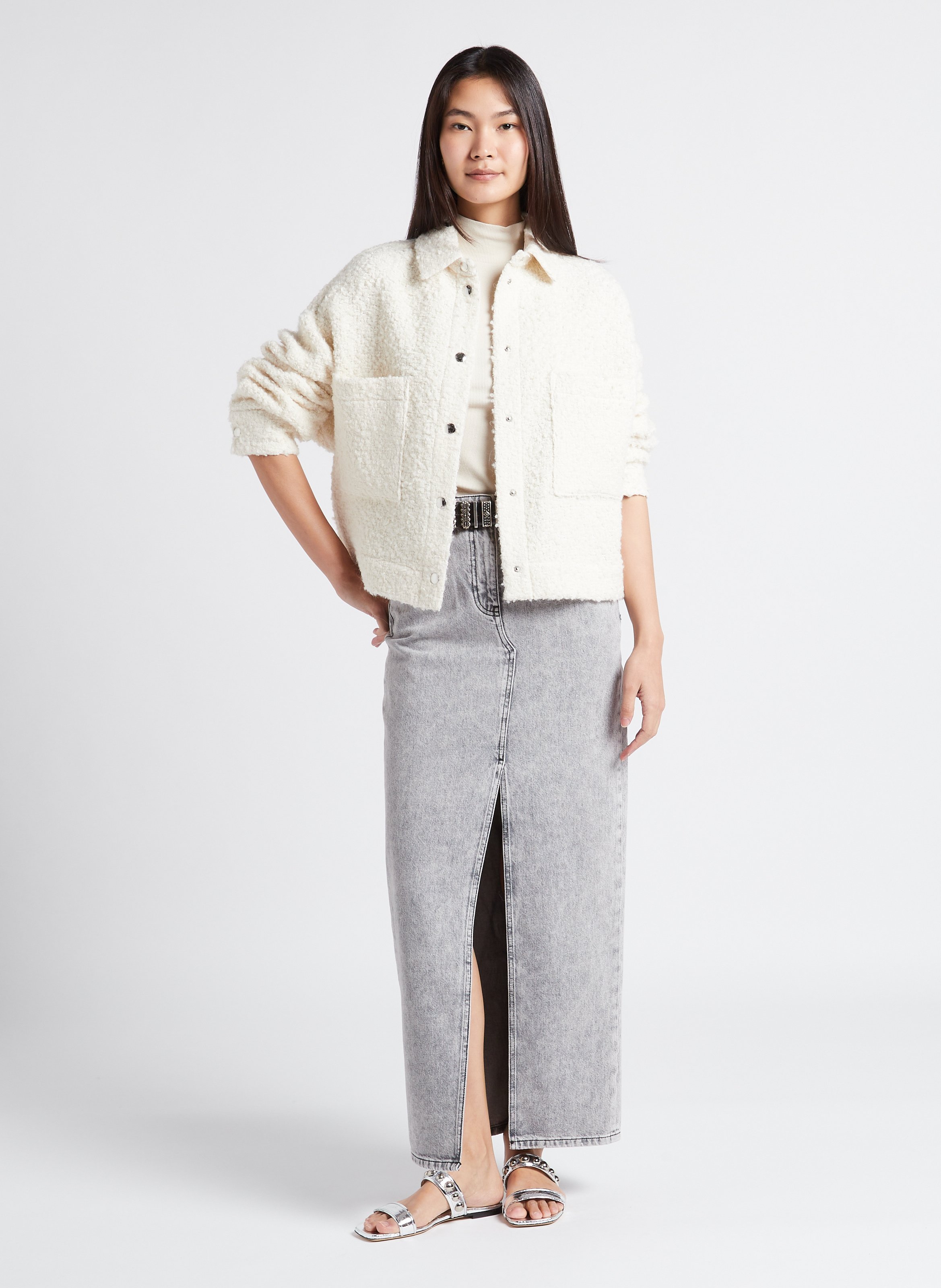 Platte, glanzende leren sandalen - Look 17