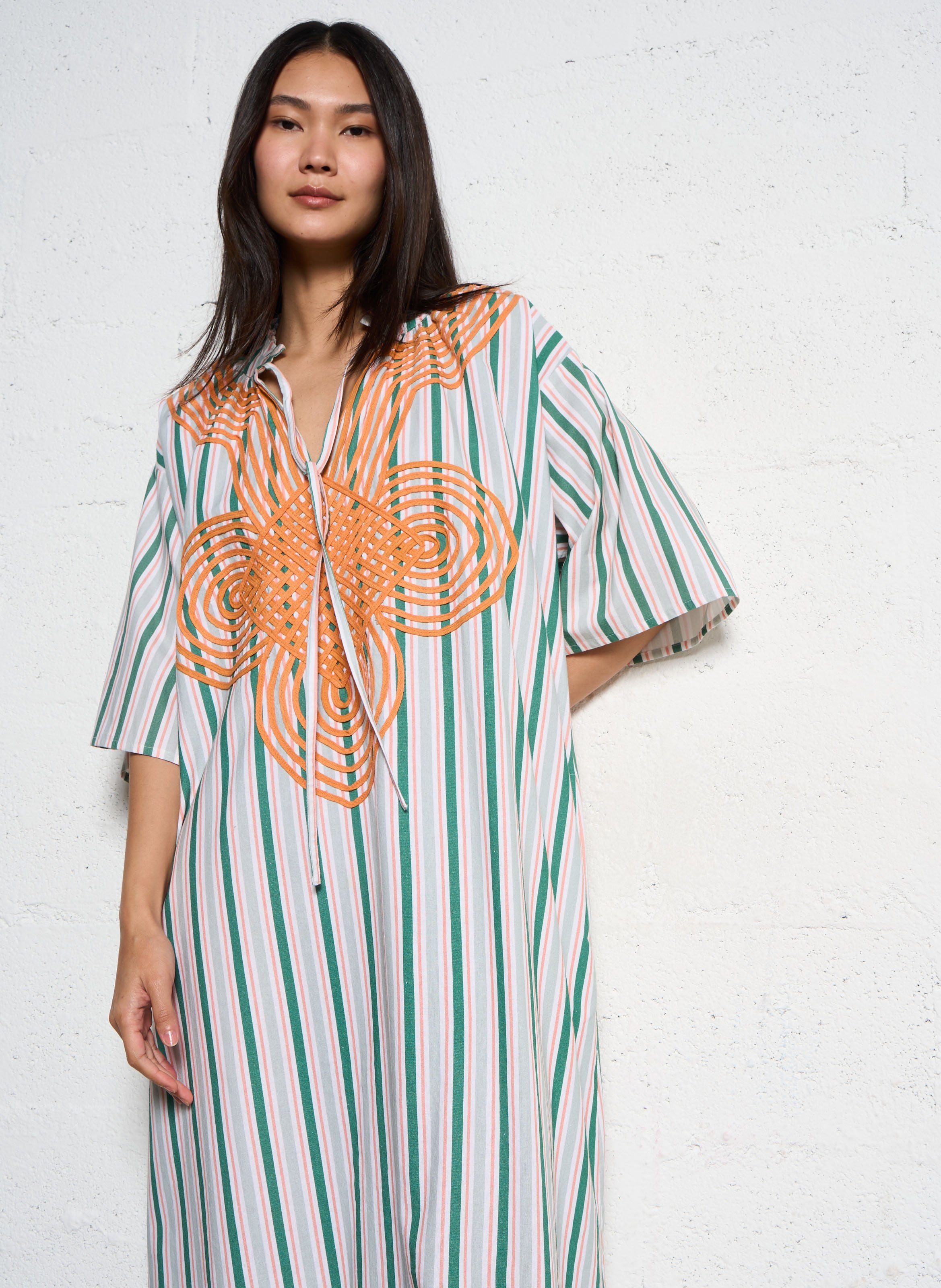 Wijde katoenen jurk met borduursel Oranje