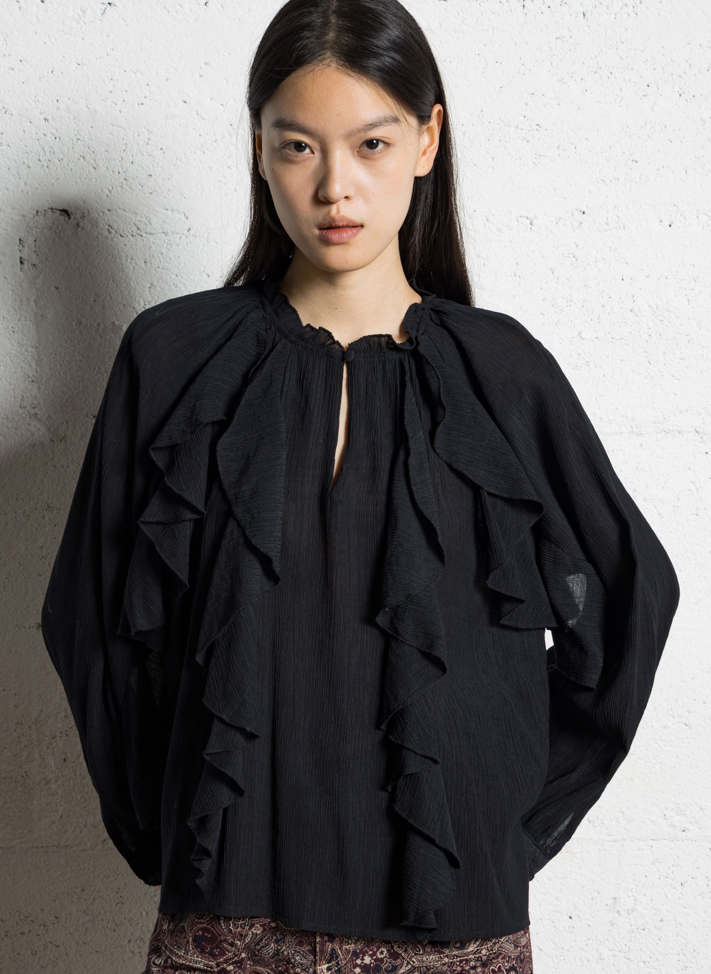 Blusa holgada con volantes cuello redondo LA PETITE ETOILE Negro