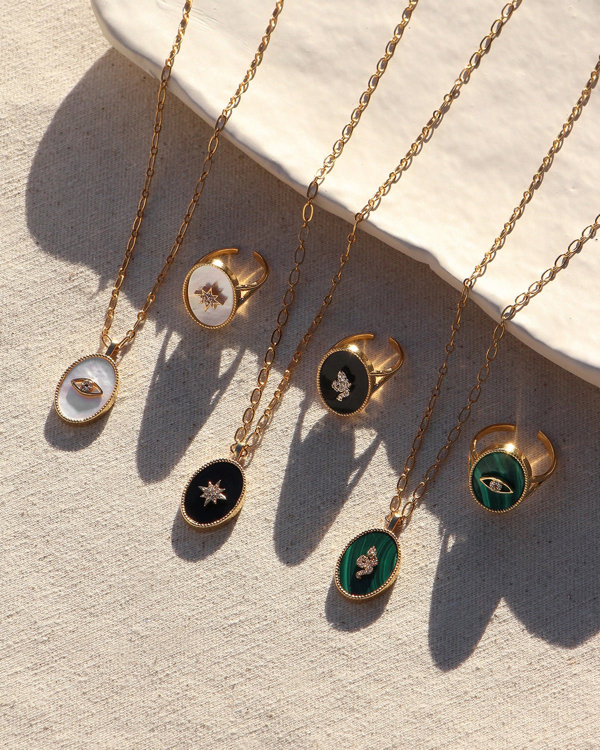 Necklace (eye) NILAI White