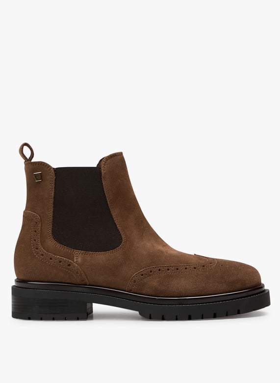 Effen leren enkellaarzen met textuur | Bruin by JB MARTIN Effen leren enkellaarzen met textuur Bruin