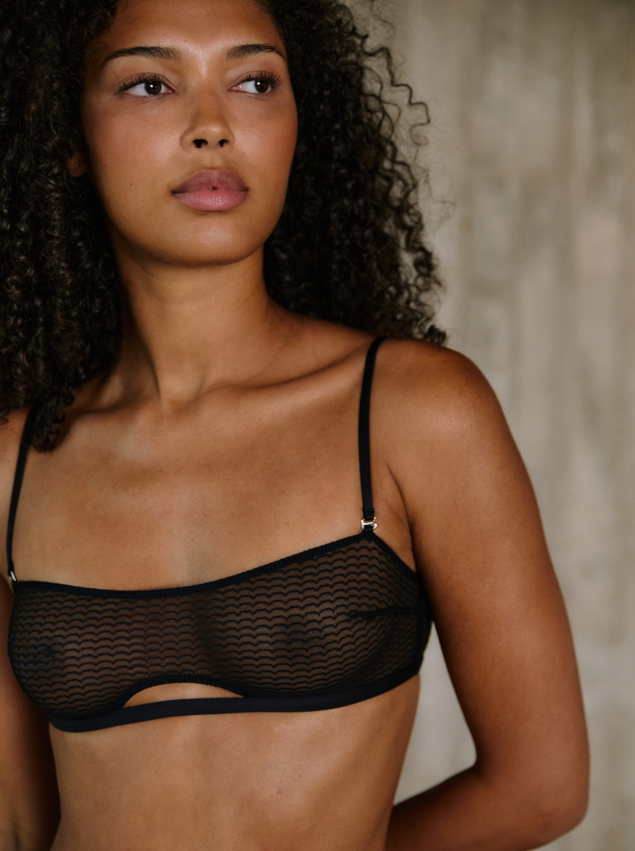 Straight black bra top NOO Black