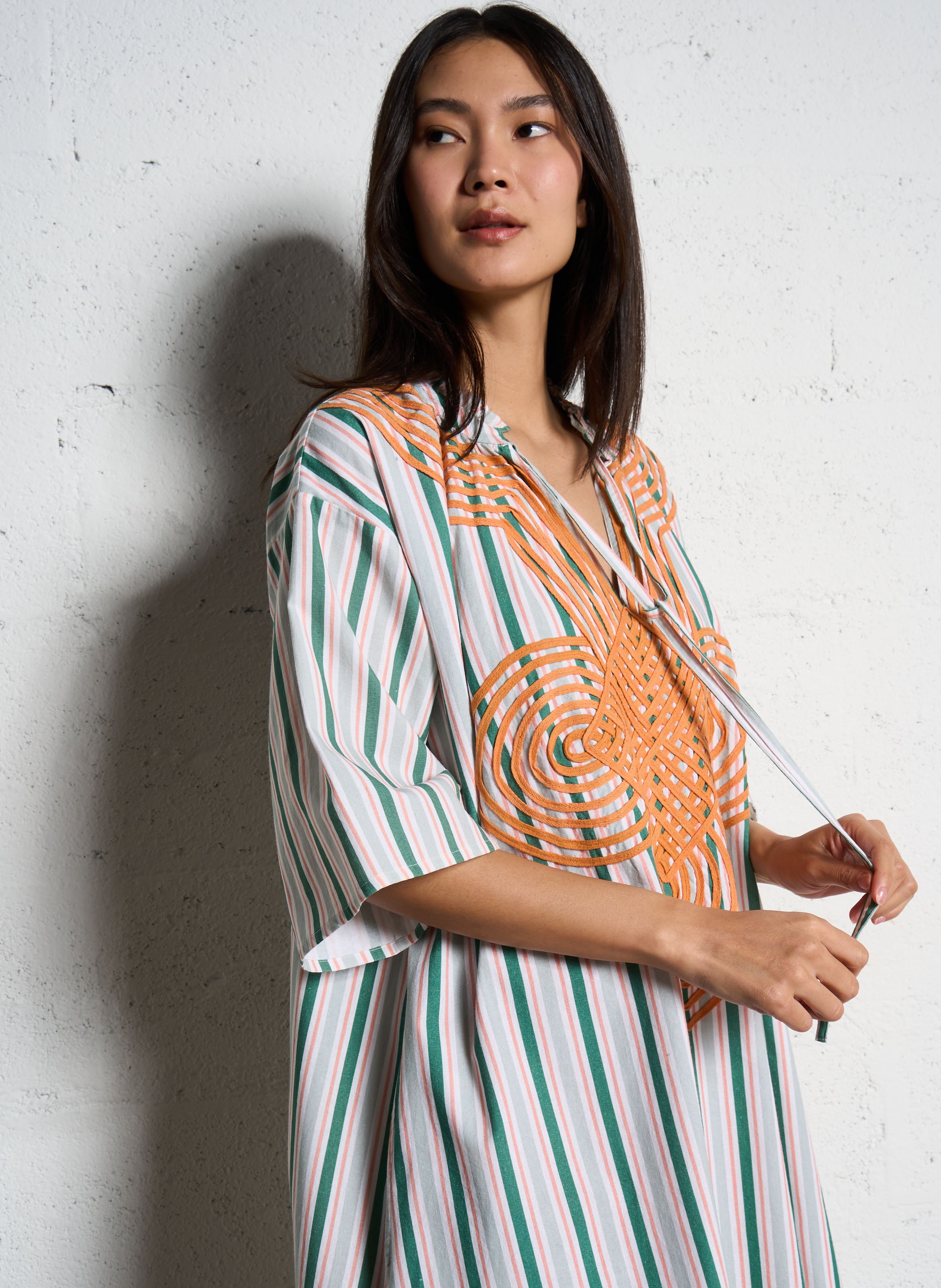 Wijde katoenen jurk met borduursel Oranje