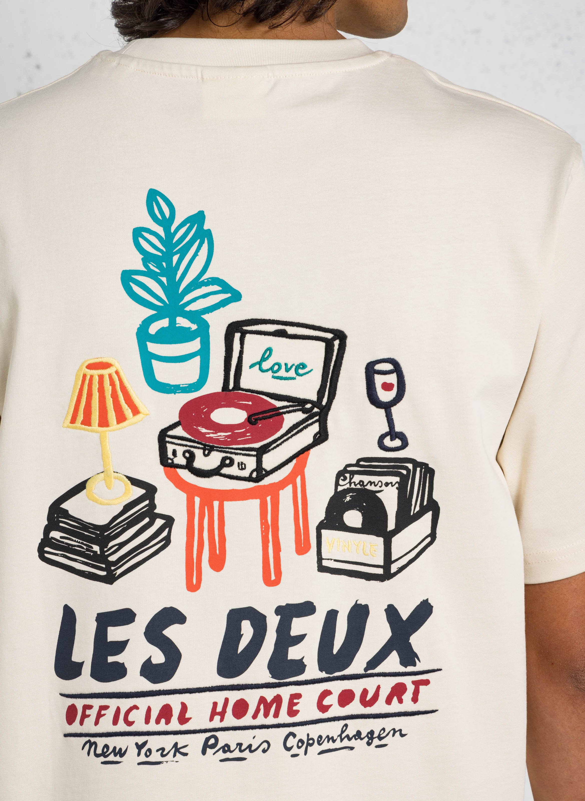 Tee-shirt droit col rond broderies et sérigraphies en coton bio LES DEUX Beige
