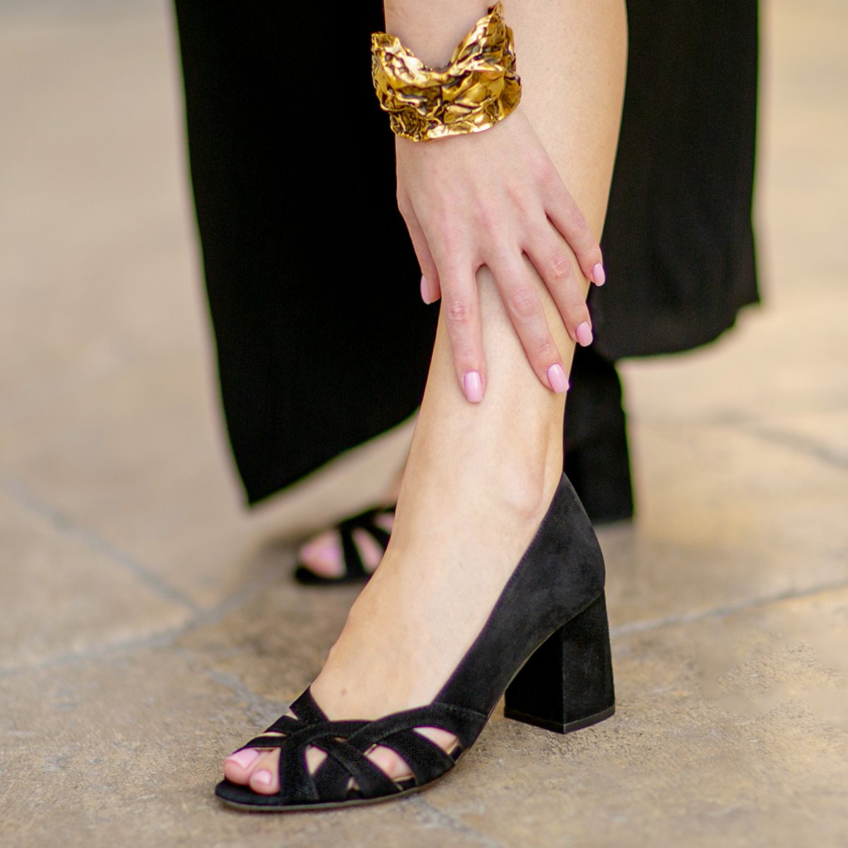 Suede Leather Cutout Pumps JULES & JENN Black