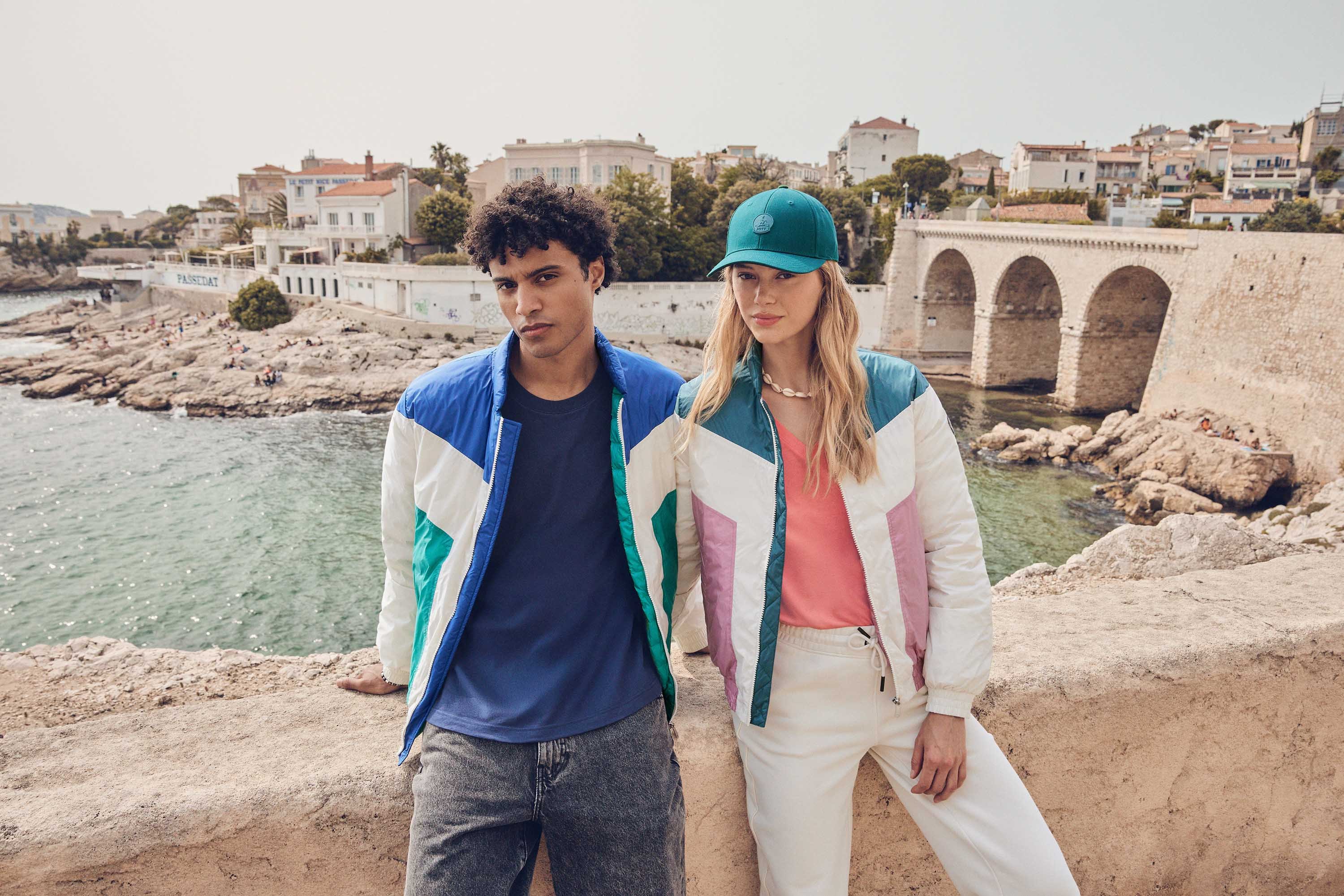 Puffer jacket in cobalt/persian green spirit joan.  Cobalt / vert