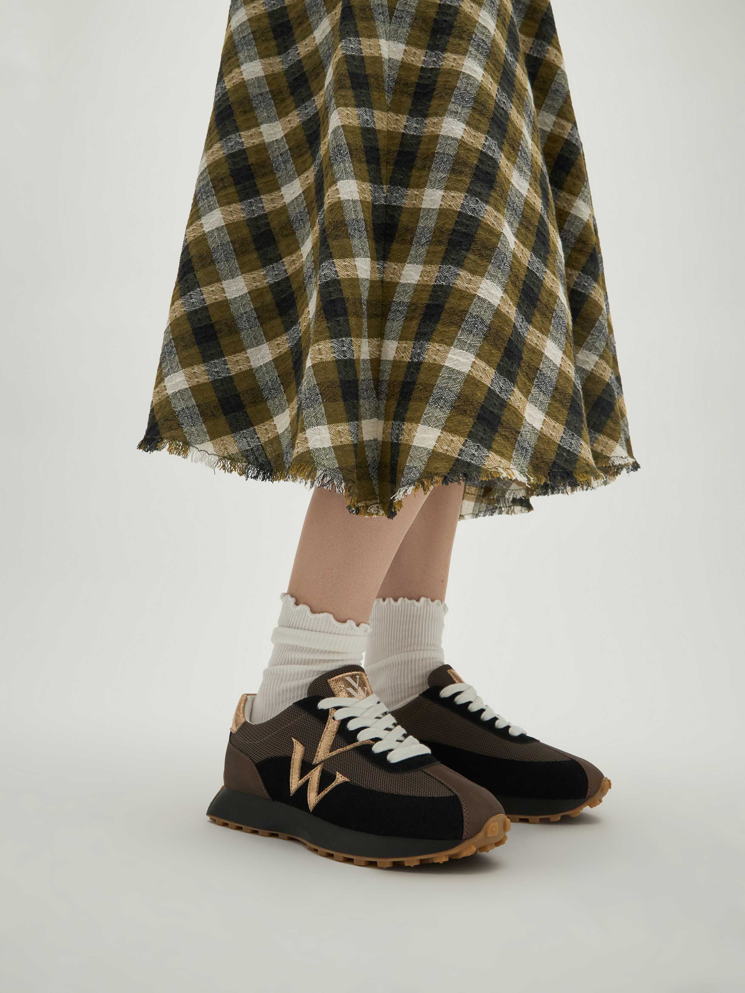 Contrasting leather-effect low-top sneakers VANESSA WU Brown