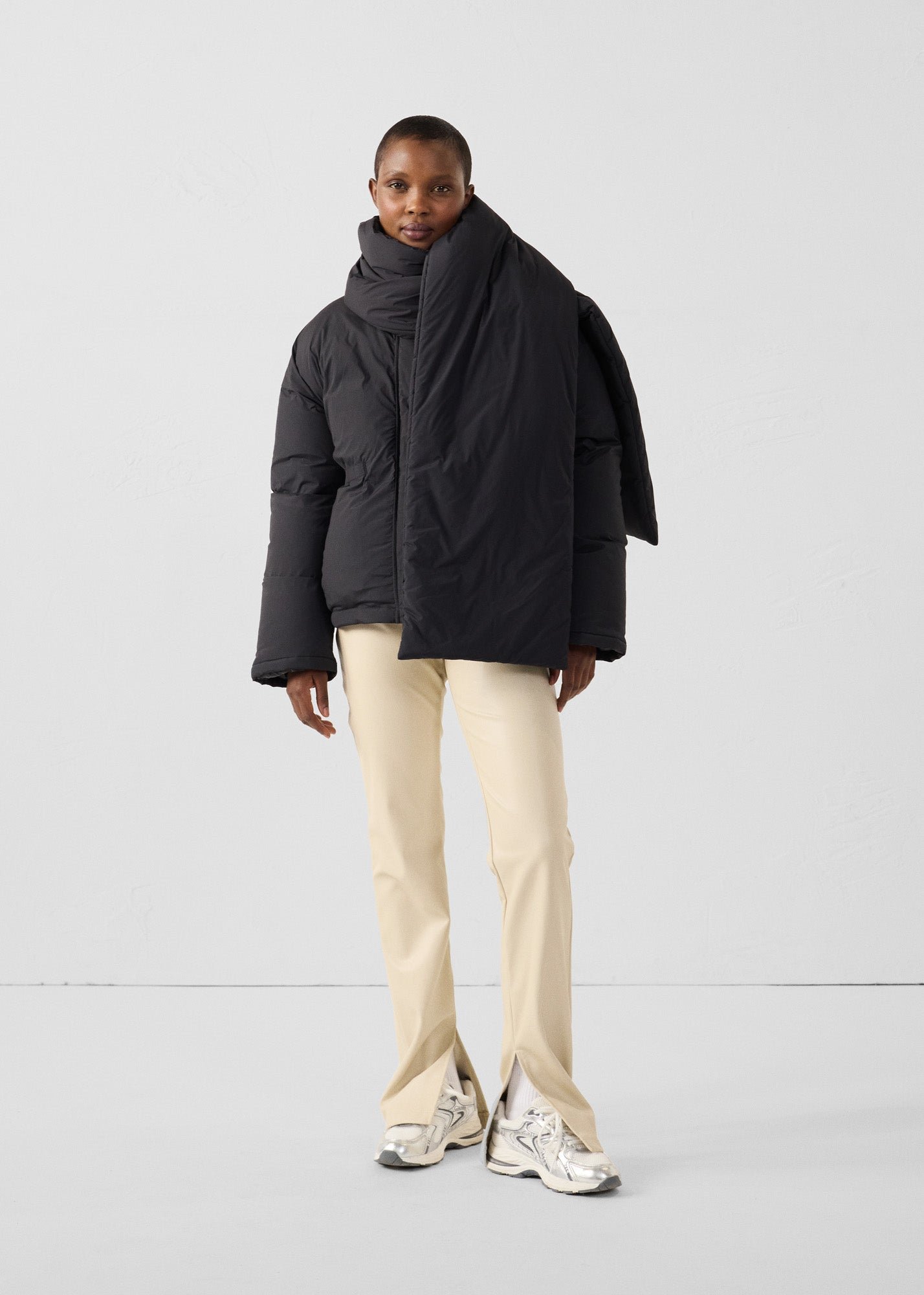 Extreme cold weather puffer jacket with removable scarf Claude JOTT Black