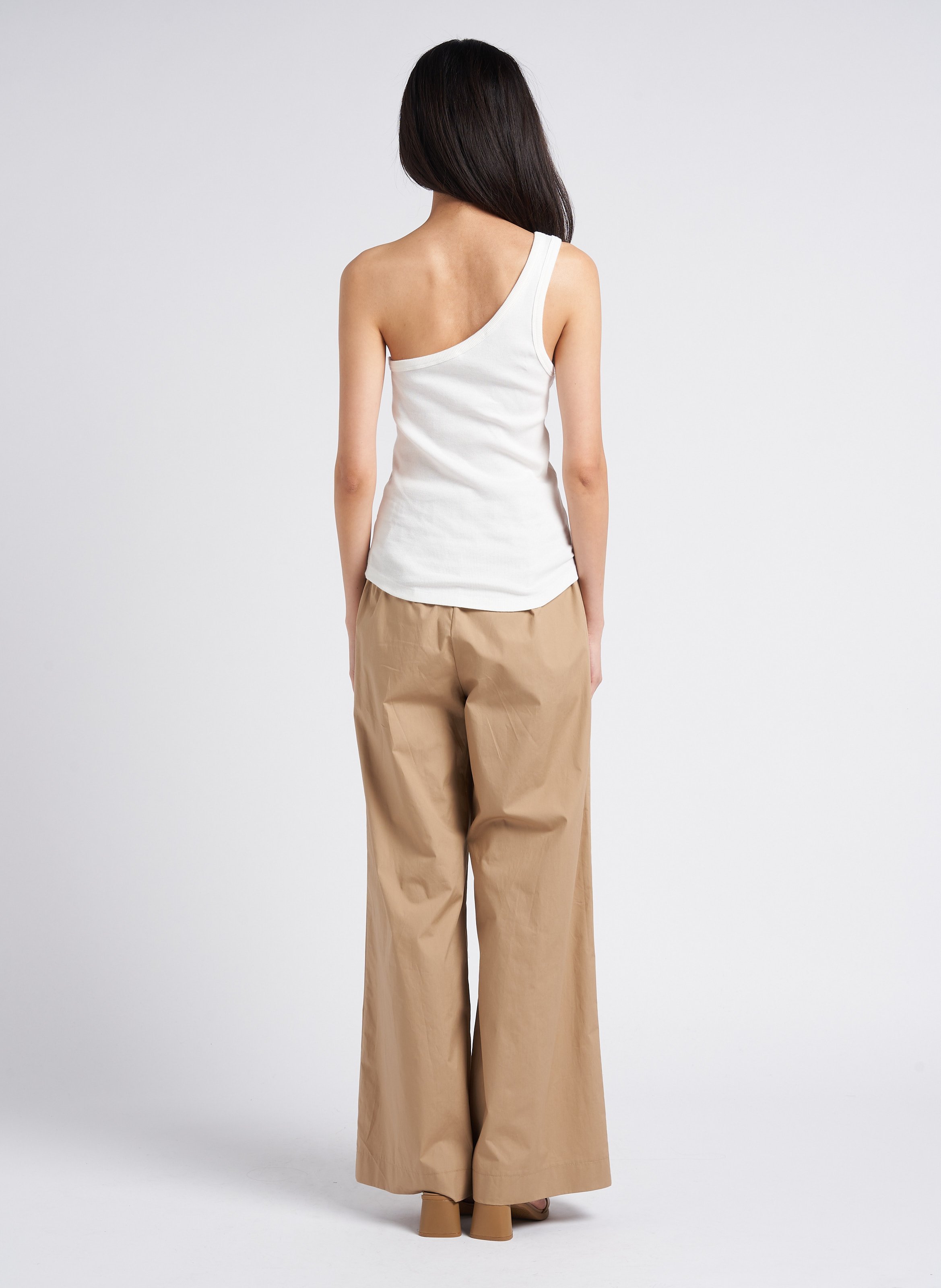 Ribbed organic cotton-blend asymmetric top BY BAR White