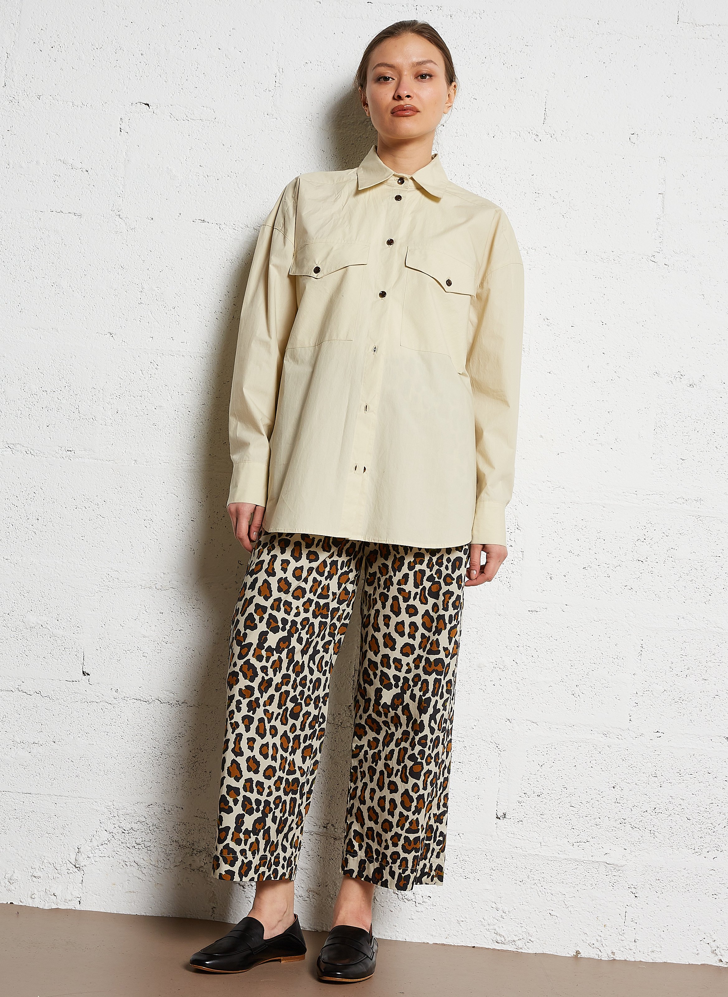 Oversized, katoenen blouse met klassieke kraag BELLEPIECE Grijs