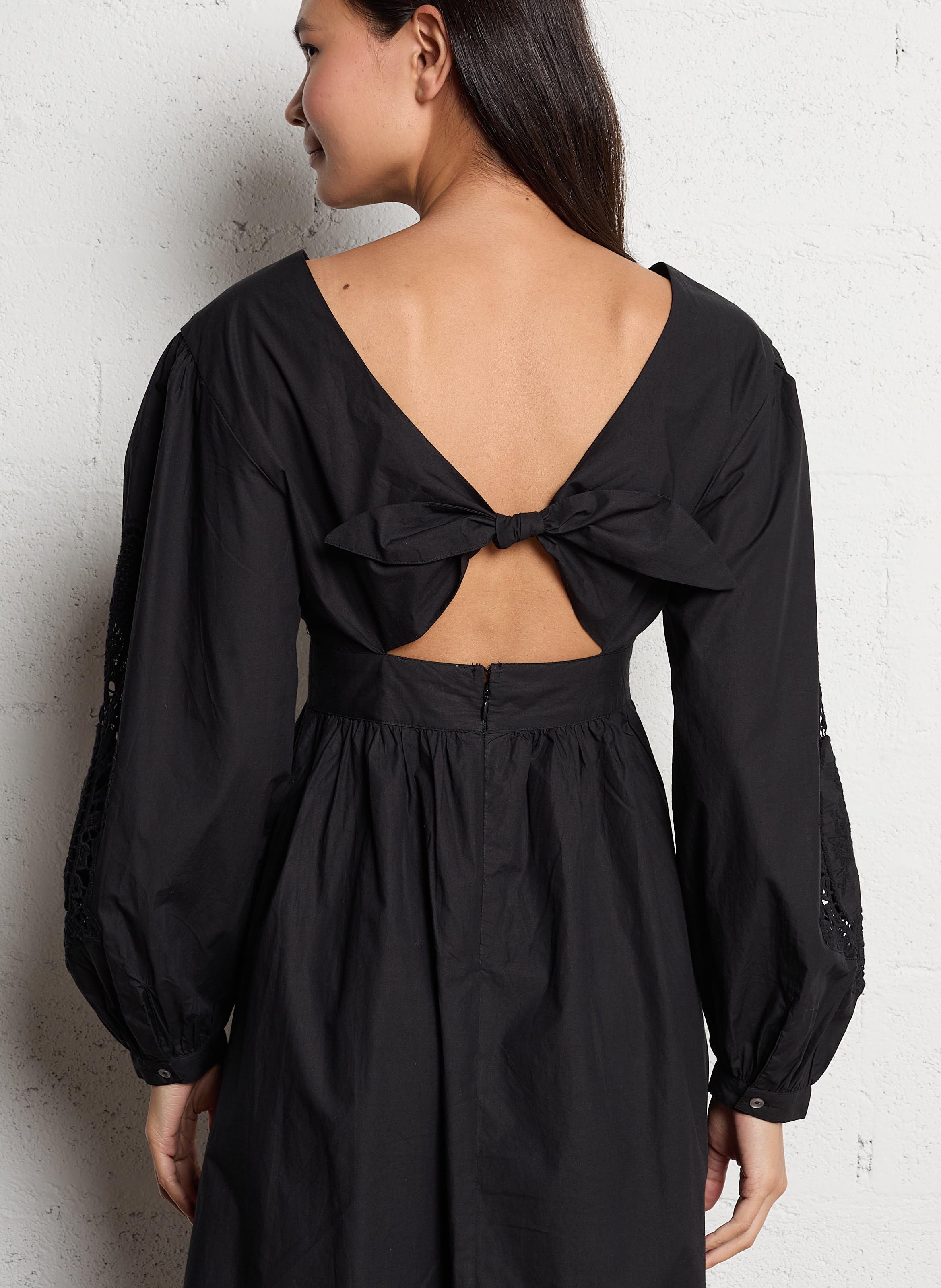 Midi dress with V-neck and lace details LOUISE MISHA Black