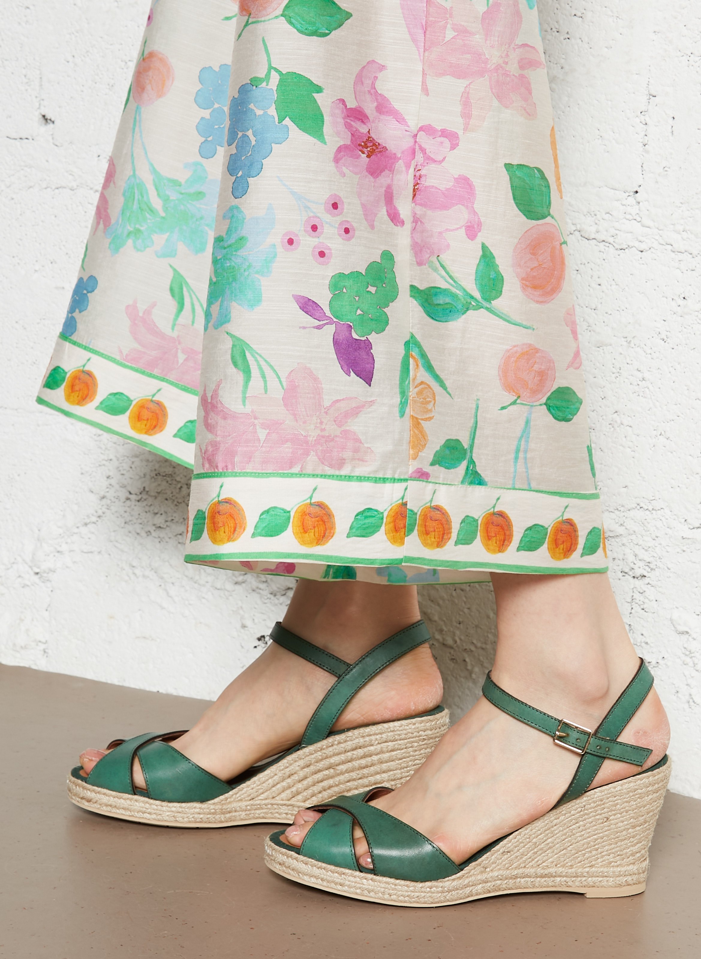 Weich fallende geblümte Hose, gerader Schnitt  - Look 1