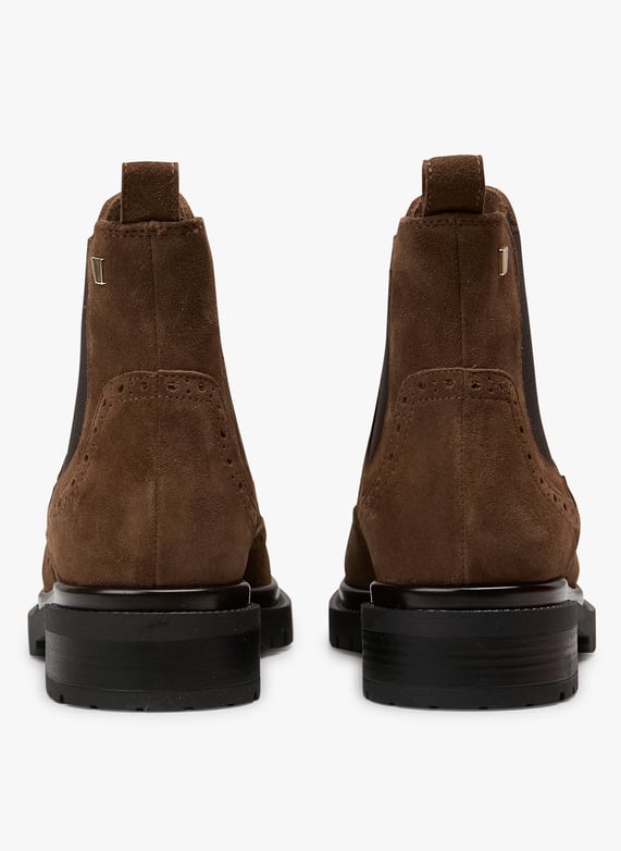 Effen leren enkellaarzen met textuur | Bruin by JB MARTIN Effen leren enkellaarzen met textuur Bruin