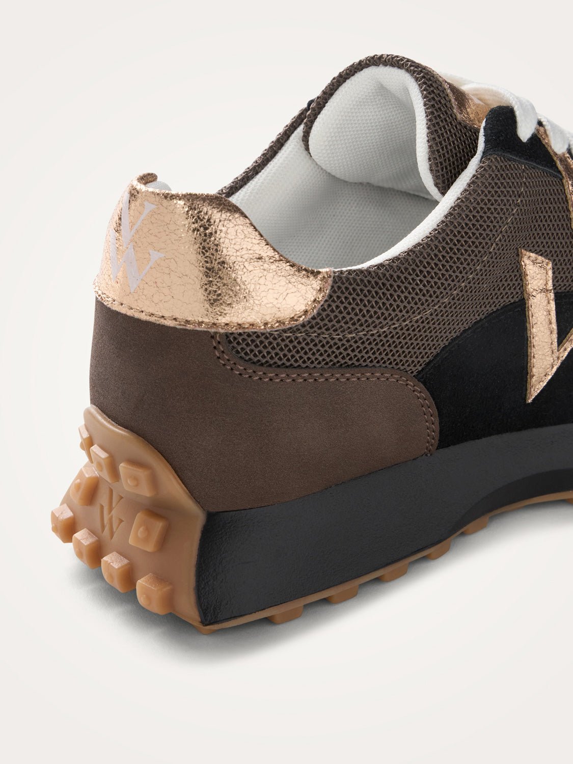 Contrasting leather-effect low-top sneakers VANESSA WU Brown