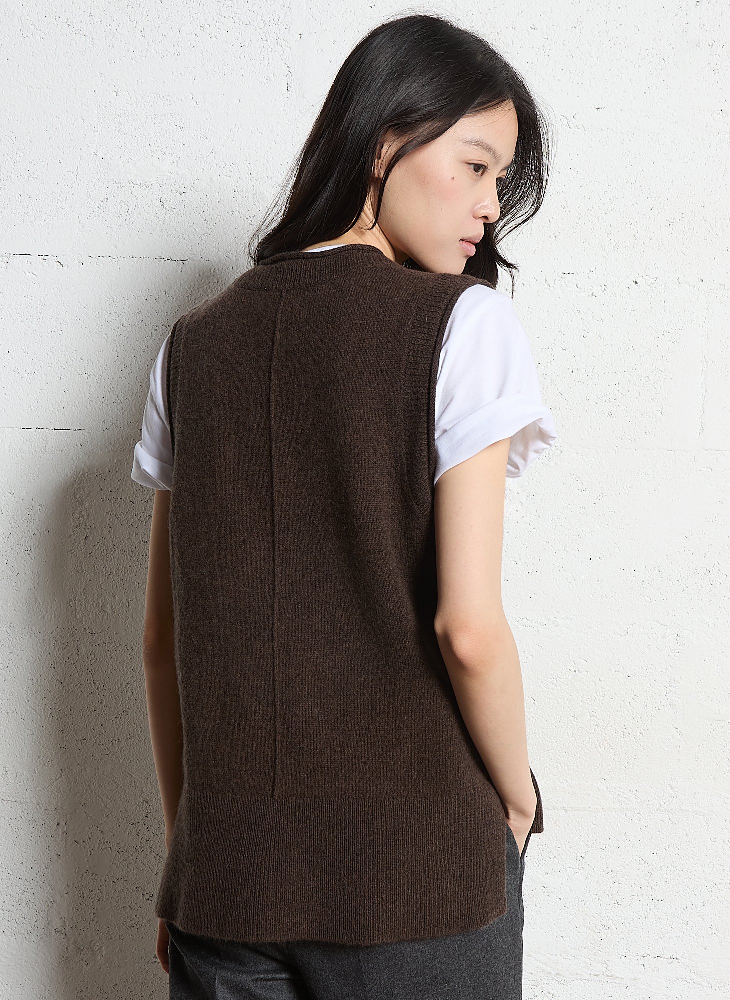 Pull col V sans manches uni en laine MAISON 123 Marron