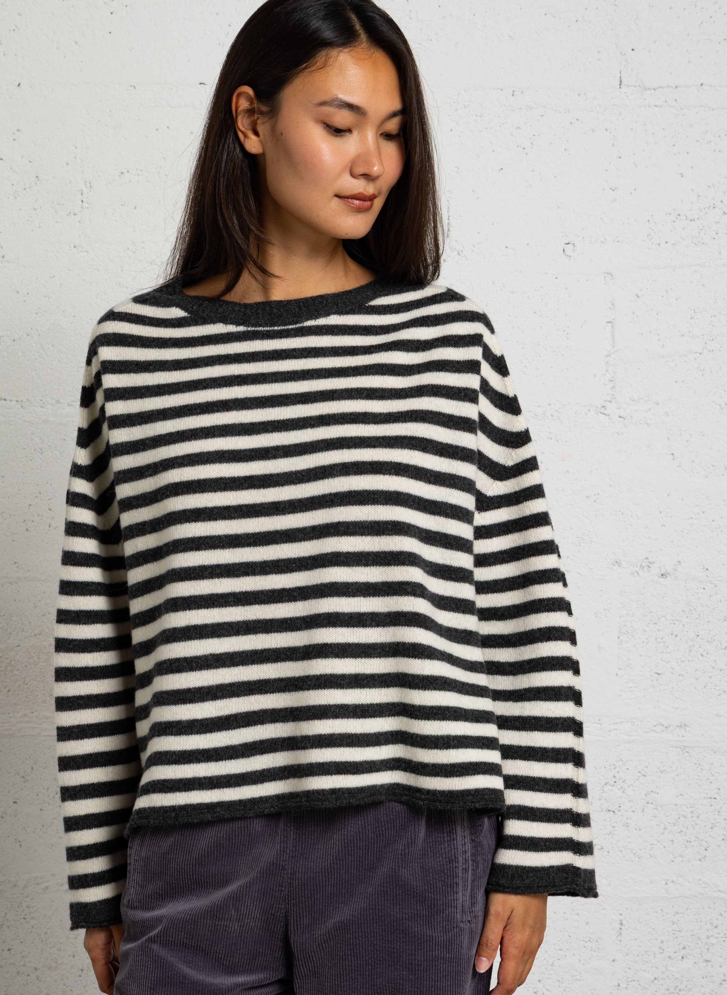 Loose-fit round-neck wool jumper HOD PARIS Black