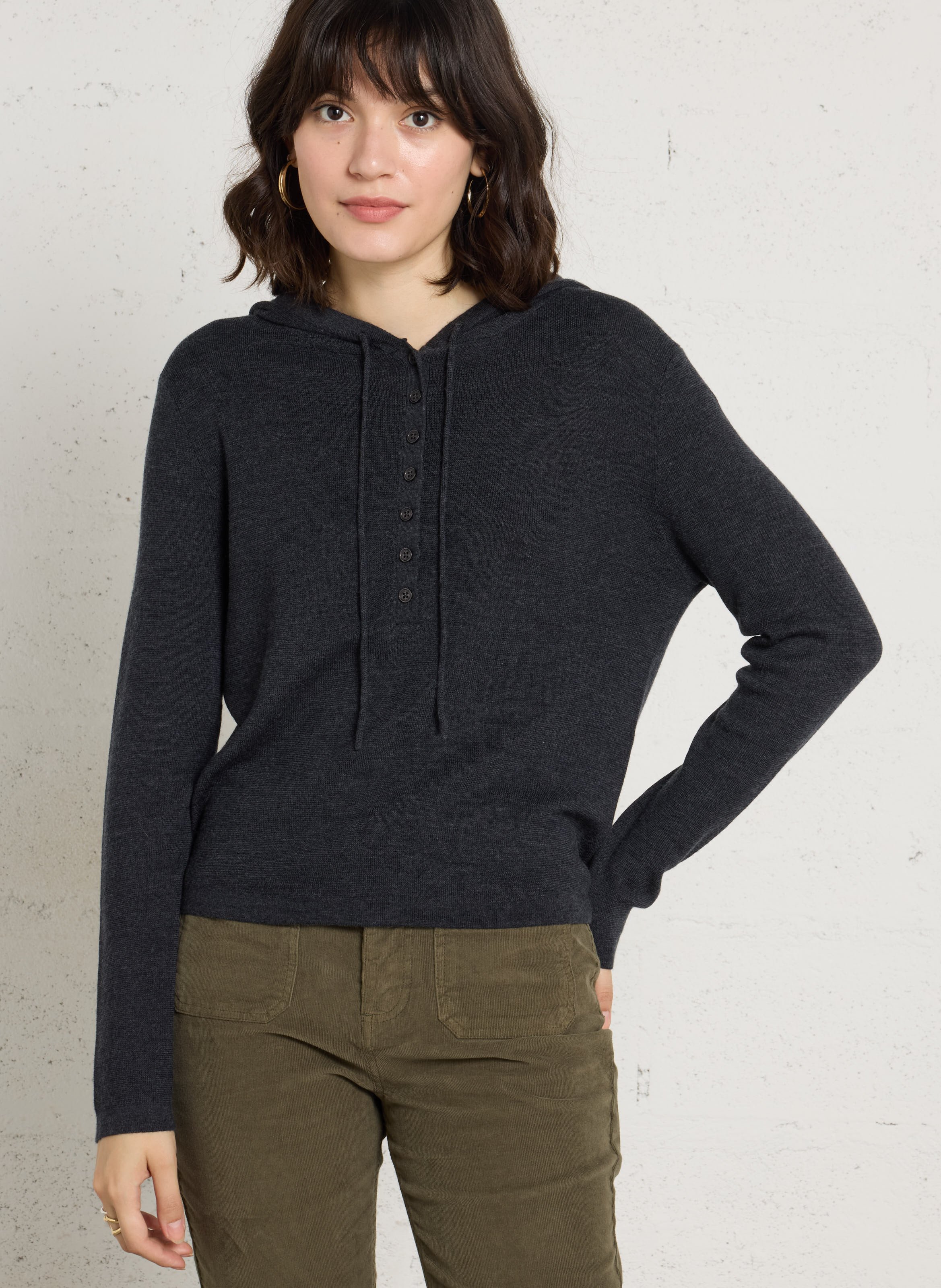 Pull fin boutonné à capuche en laine BERENICE Gris