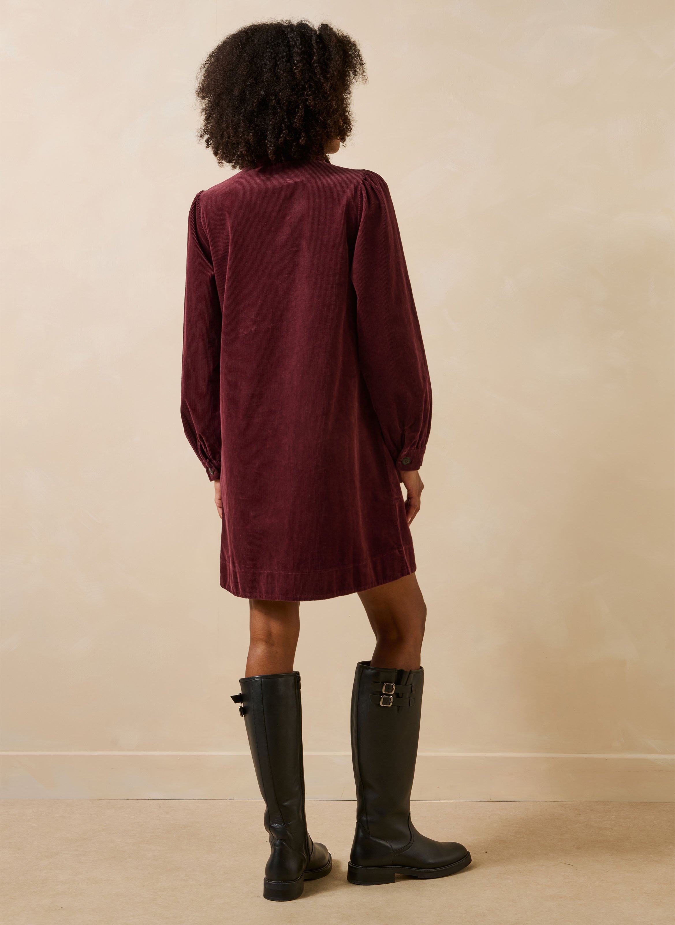 Kurzes, ausgestelltes Kleid mit Henley-Ausschnitt LA FEE MARABOUTEE Rot