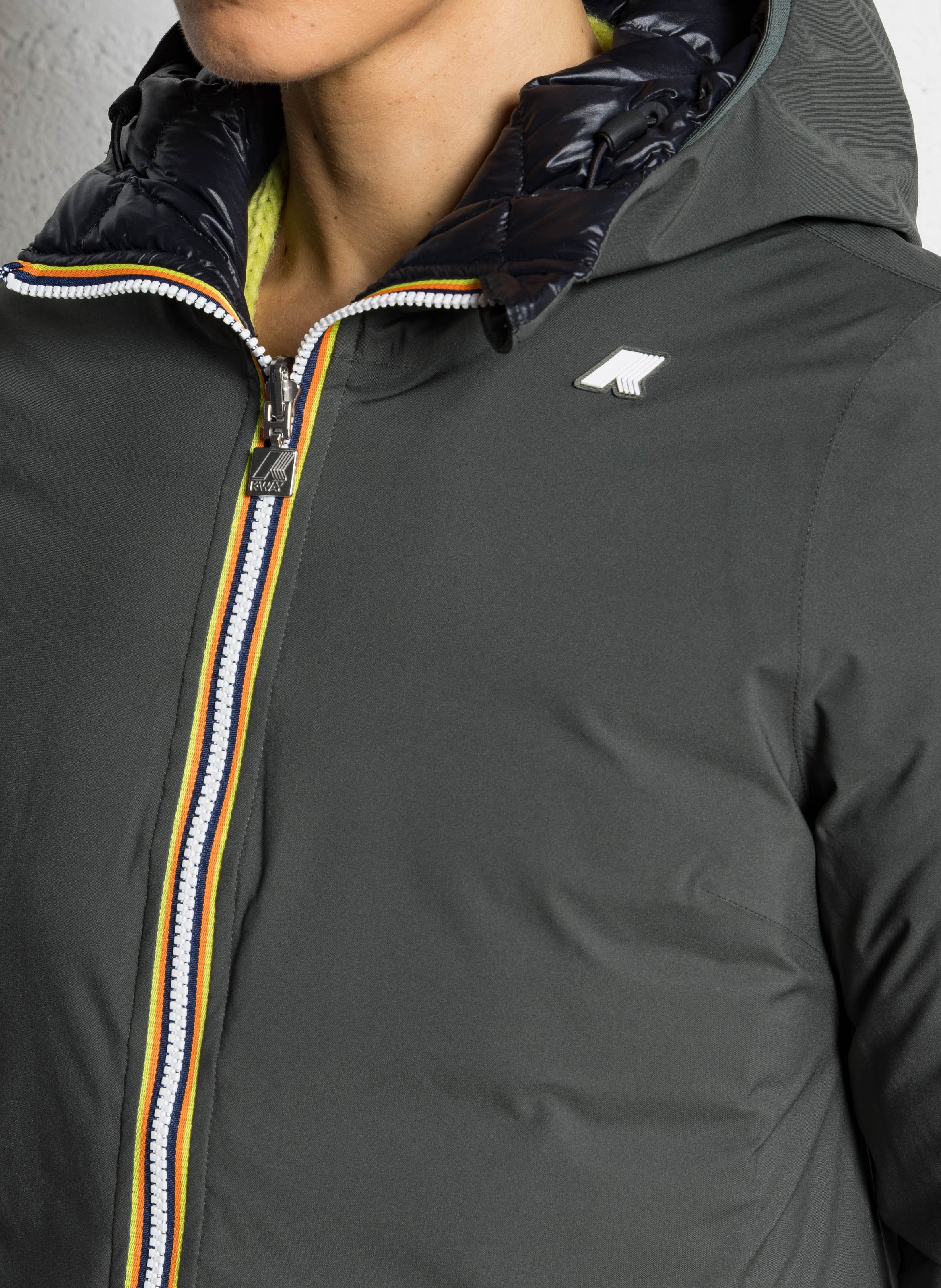 Gerade geschnittener Regenmantel mit Stehkragen K-WAY Grun