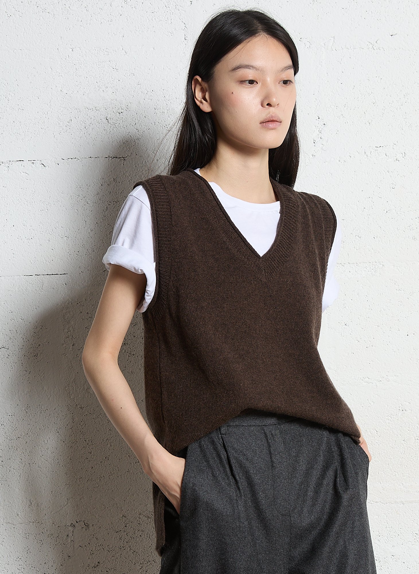 Pull col V sans manches uni en laine MAISON 123 Marron