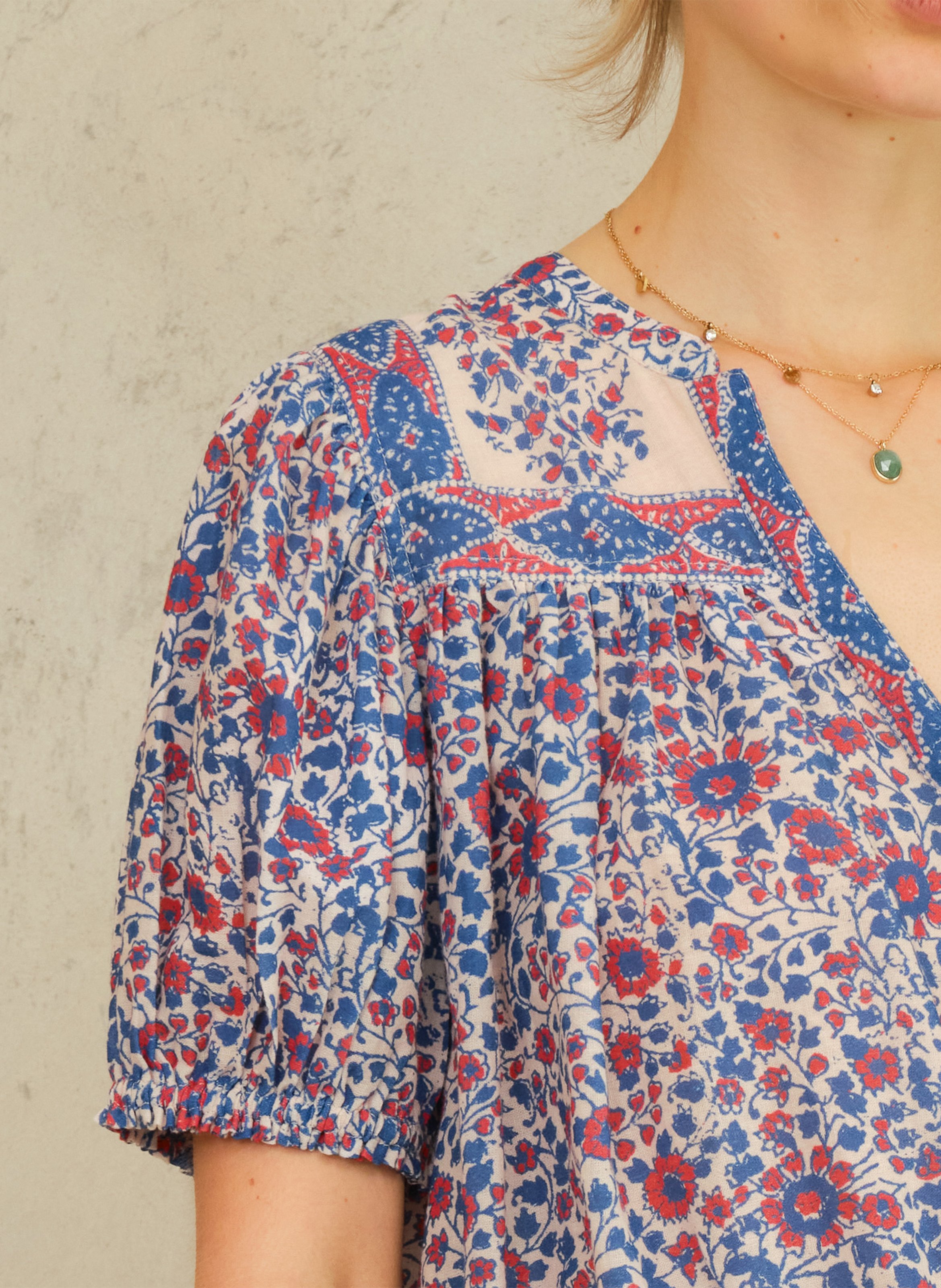 Top droit col v en coton imprimé M.A.B.E Bleu