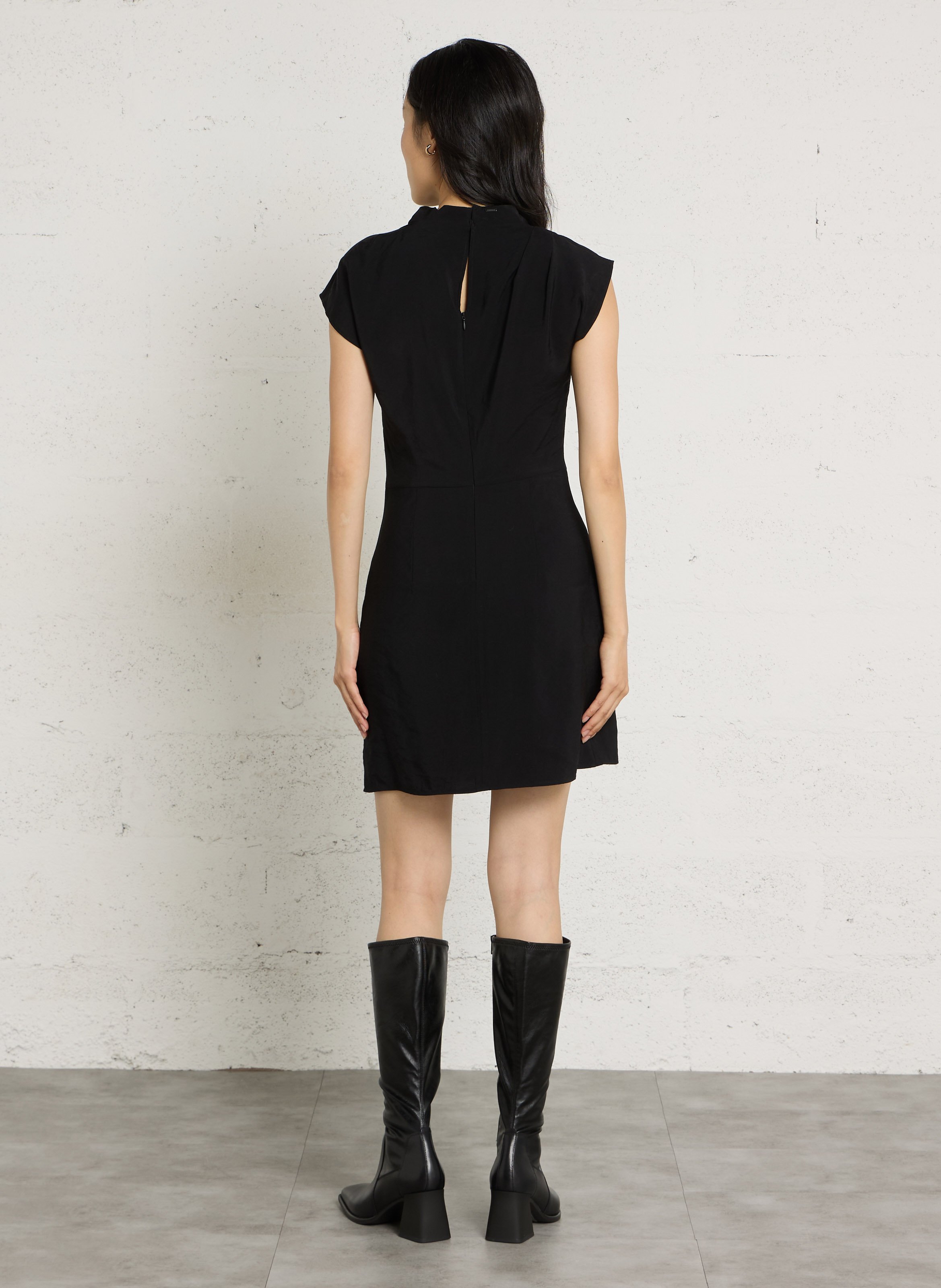 Robe courte col bénitier IKKS Noir