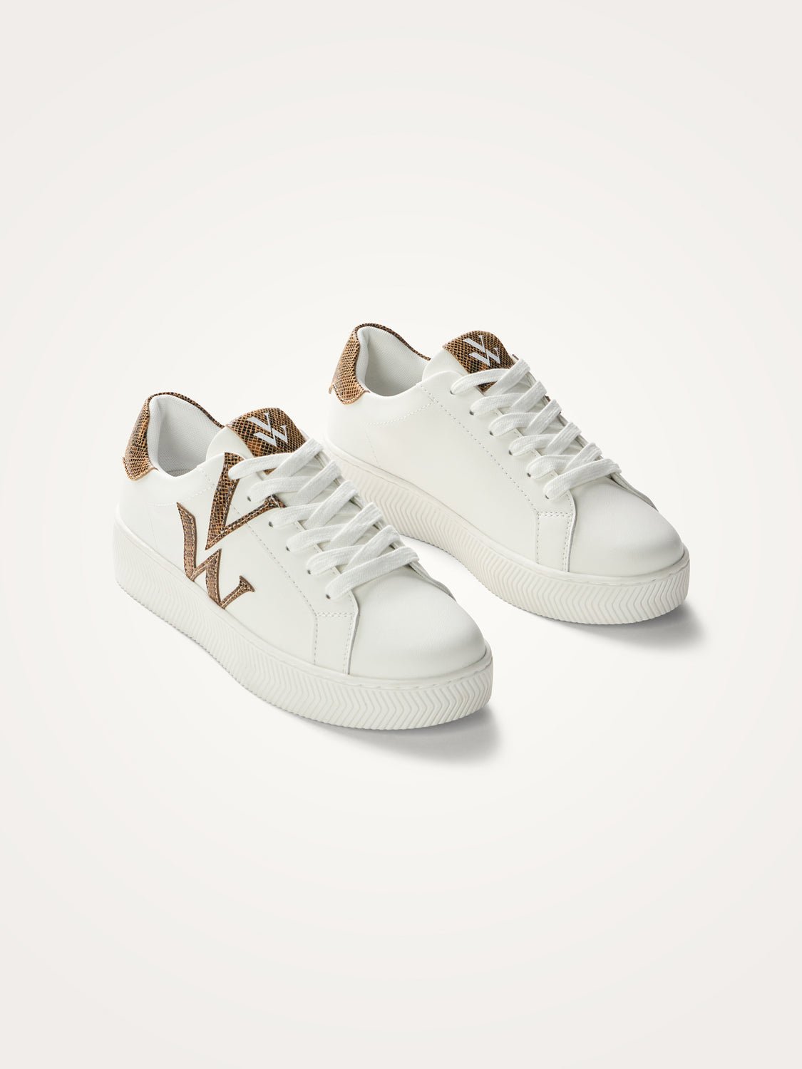 Baskets basses à lacets VANESSA WU Marron