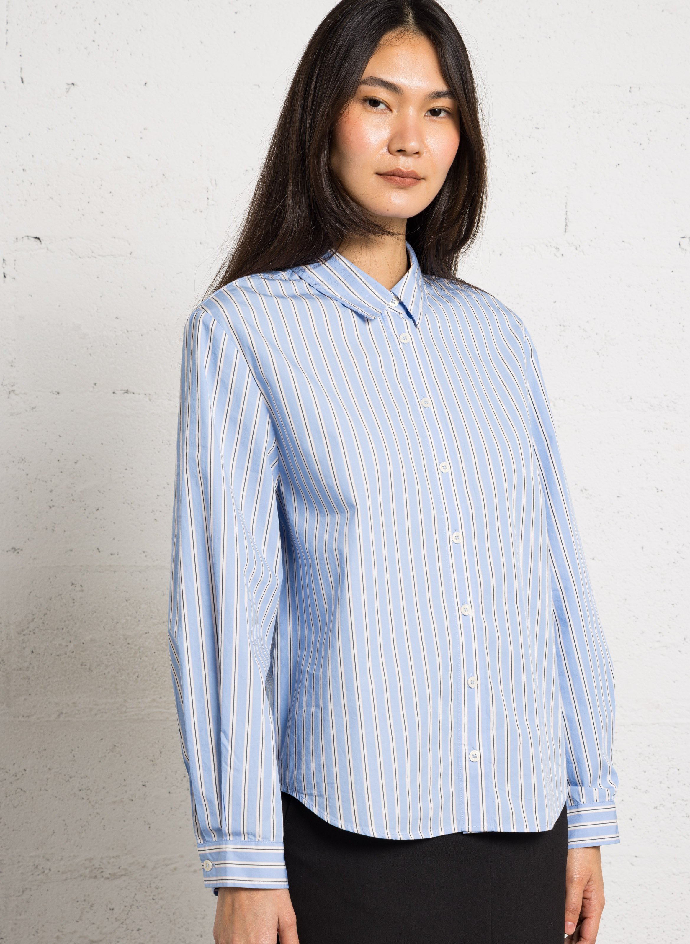 Gerade geschnittenes Baumwollhemd mit klassischem Kragen und Streifen DES PETITS HAUTS