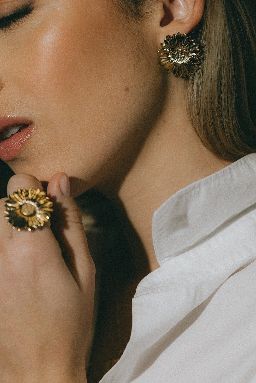 Large flower stud earrings in silver-plated  MONSIEUR SIMONE Golden