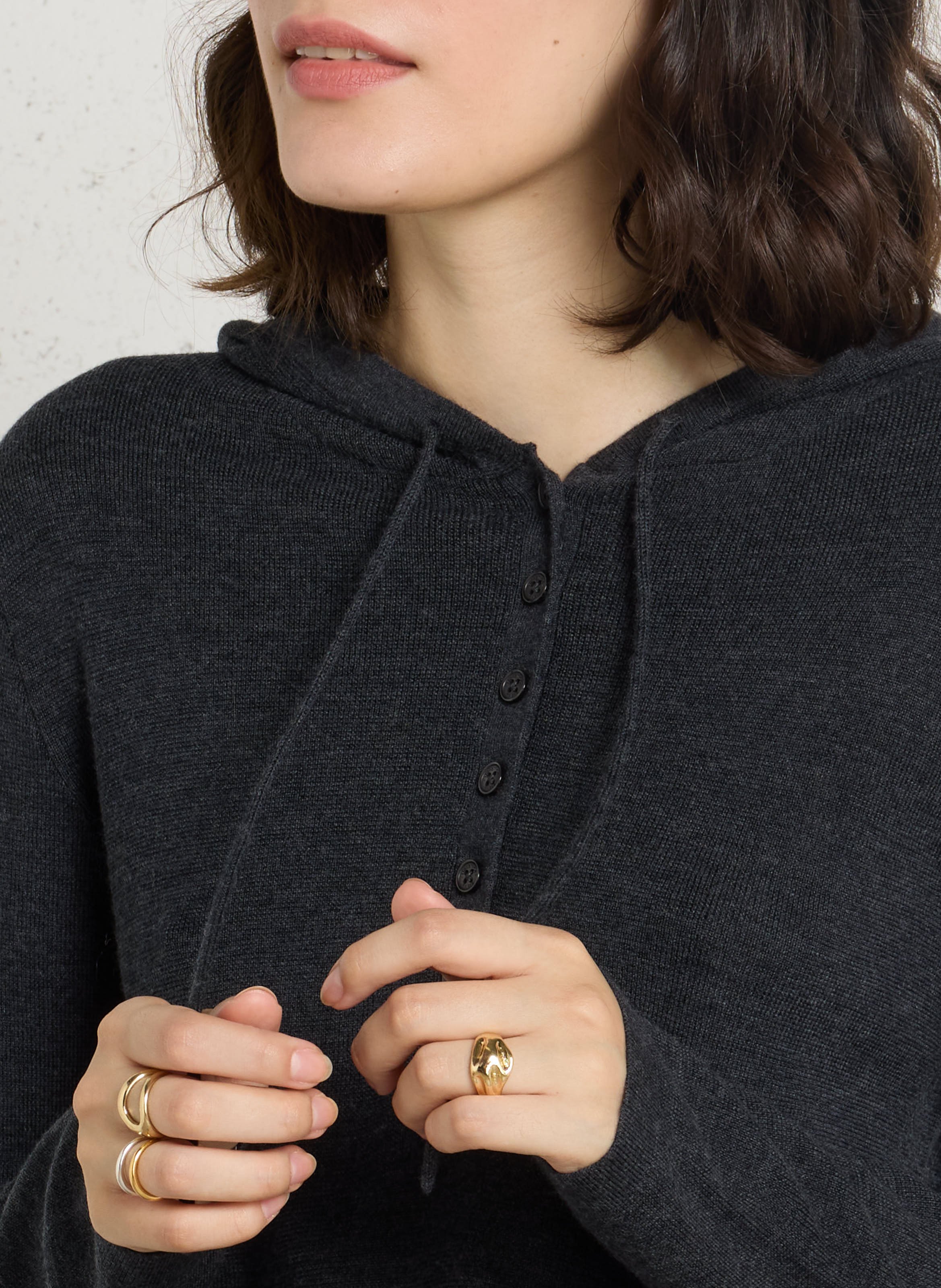 Pull fin boutonné à capuche en laine BERENICE Gris
