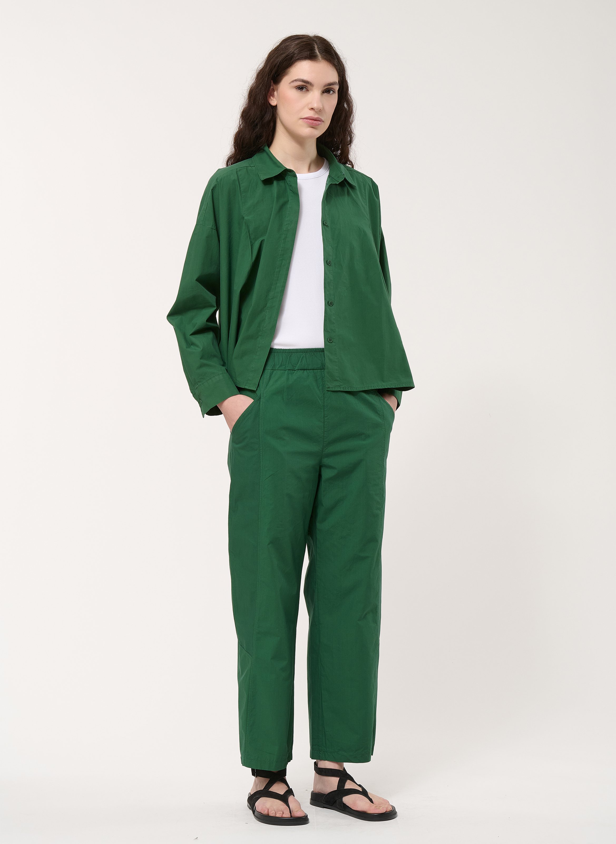 Round 7/8 length plain cotton pants HUMILITY Green