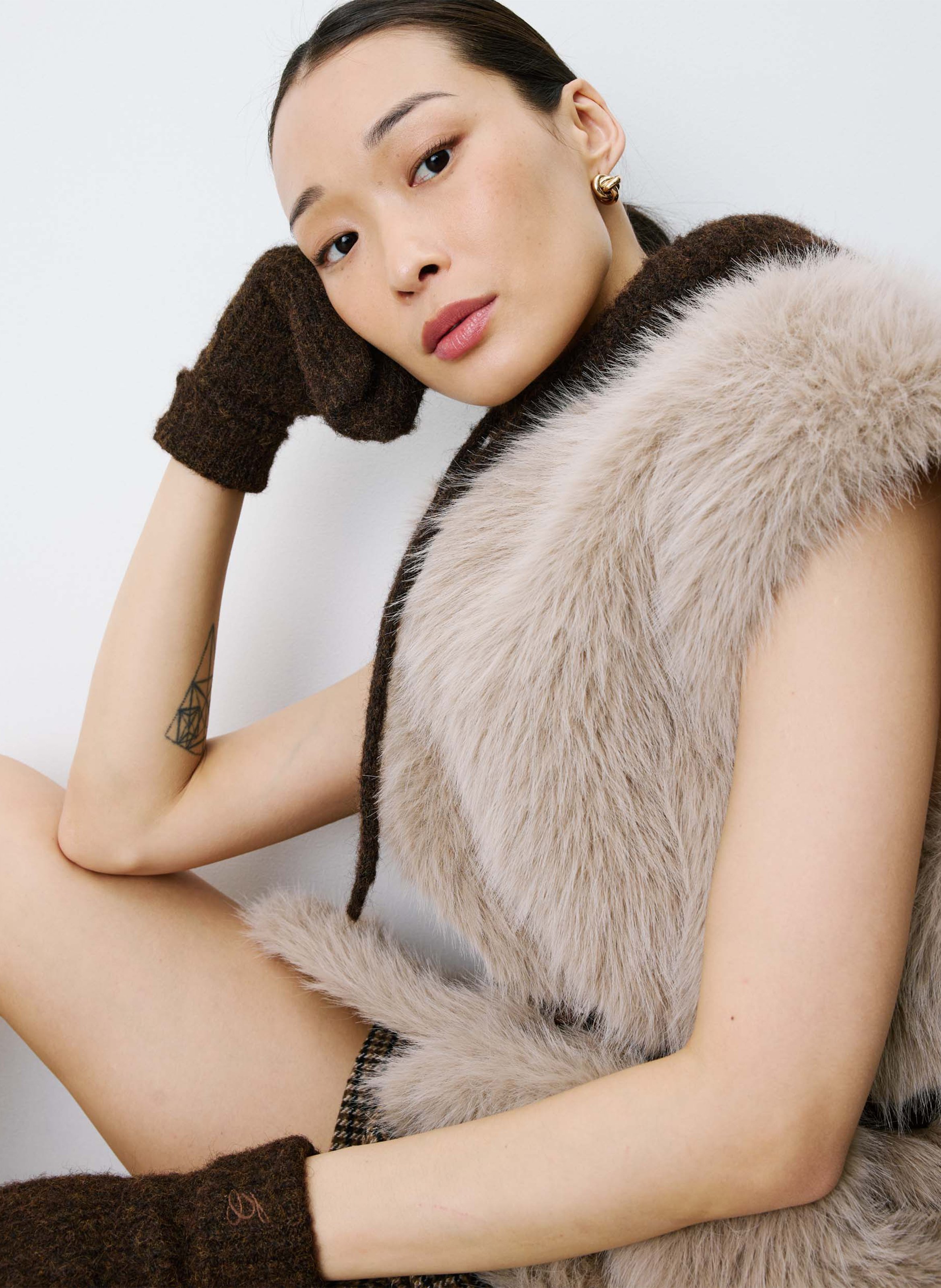 Veste col rond sans manches en fausse fourrure GRACE ET MILA Beige