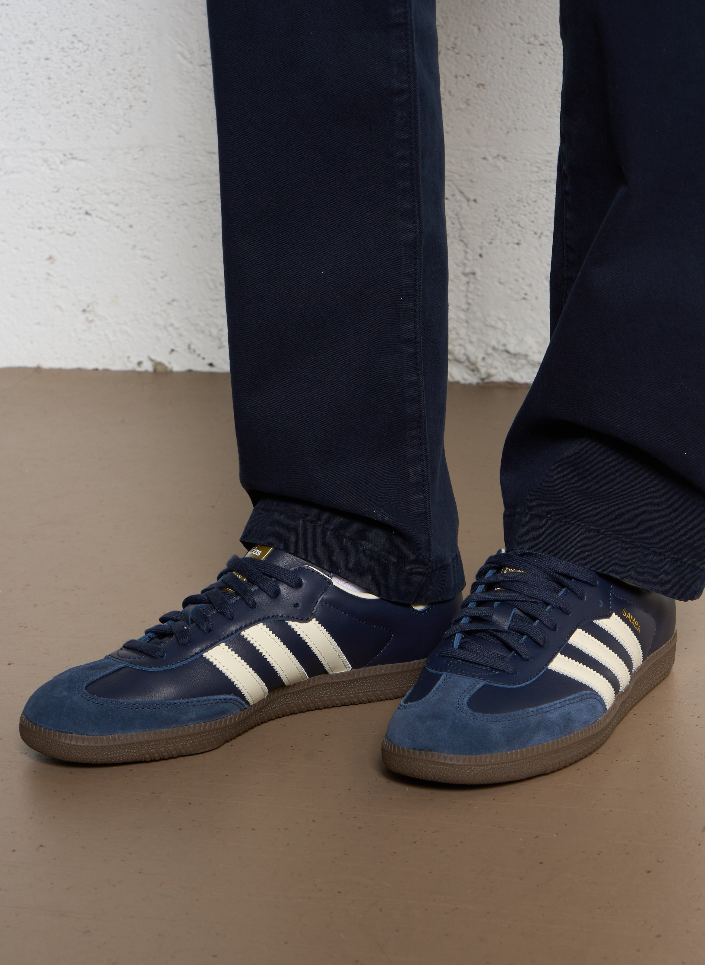 Baskets basses en cuir ADIDAS Bleu