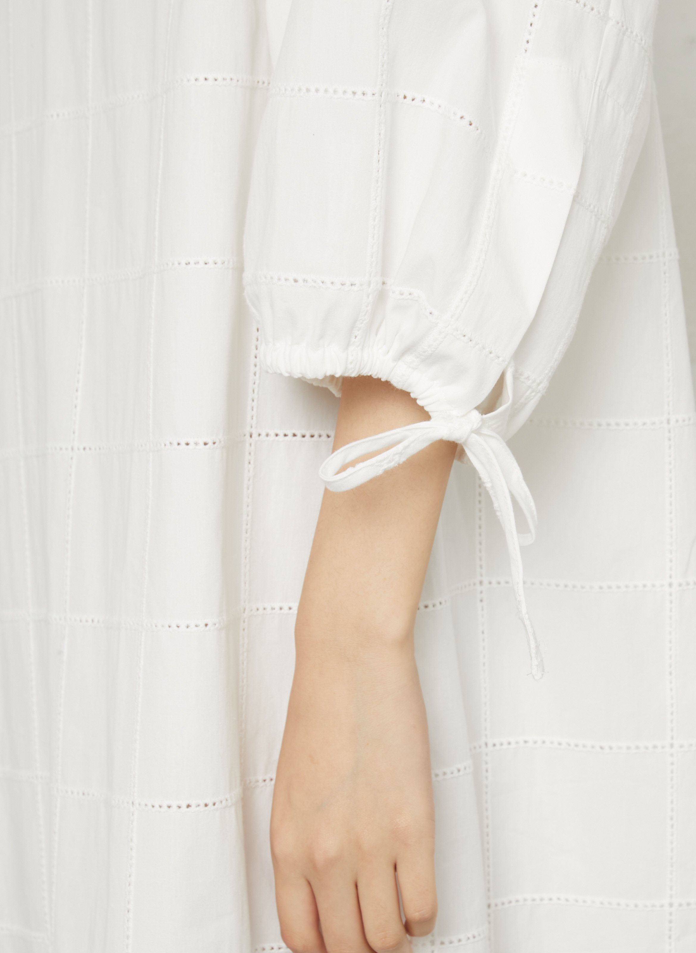 Weites Midi-Kleid mit 3/4-Ärmeln und Stickerei RUE DE TOKYO Beige