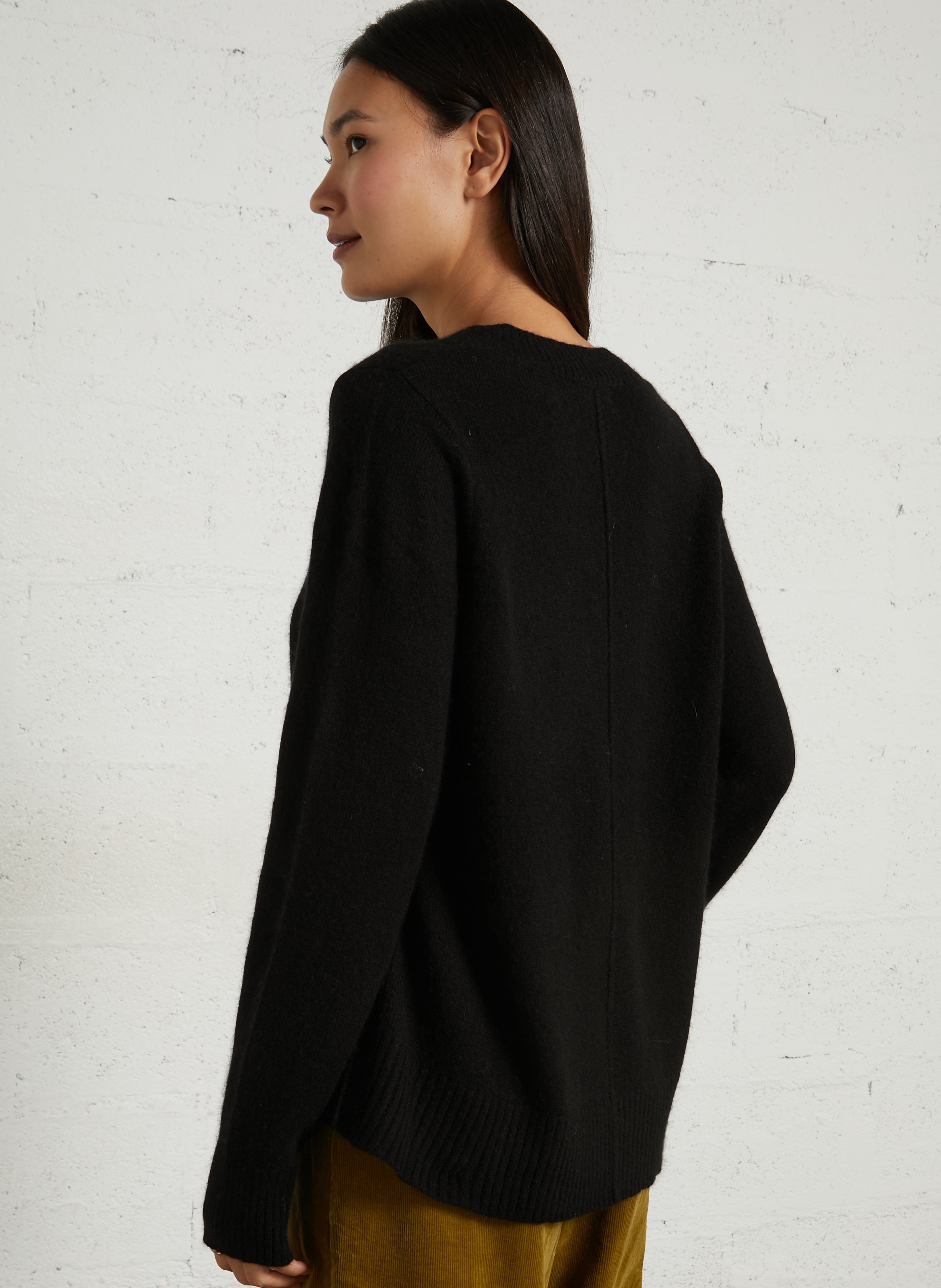 V-Ausschnitt-Pullover aus Merinowollmischung MAJESTIC FILATURES Schwarz