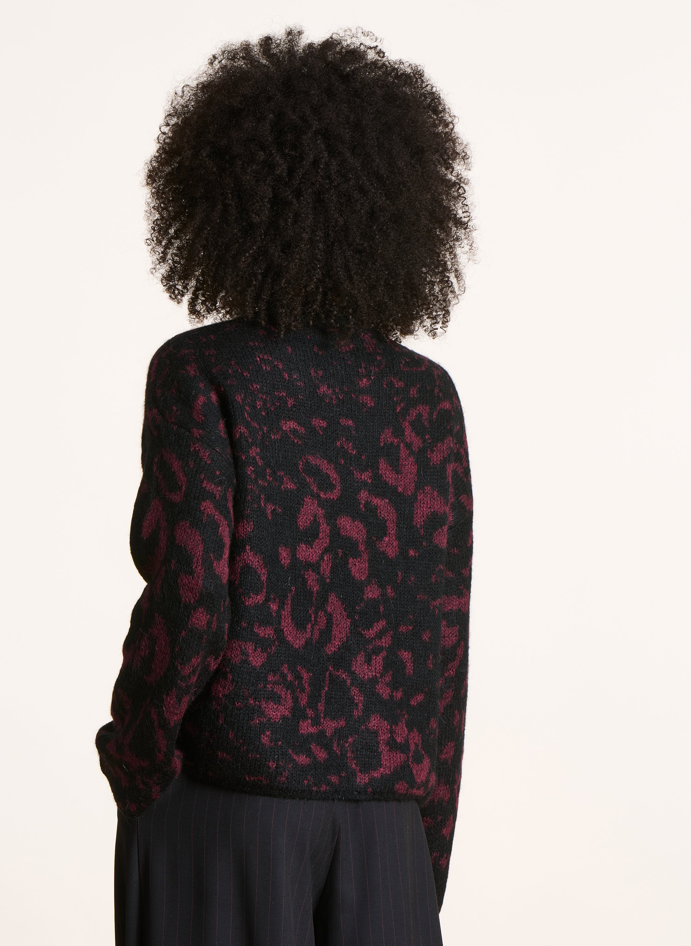 Rundhalsausschnitt Pullover mit üppigem Jacquard-Muster LA FEE MARABOUTEE Rot