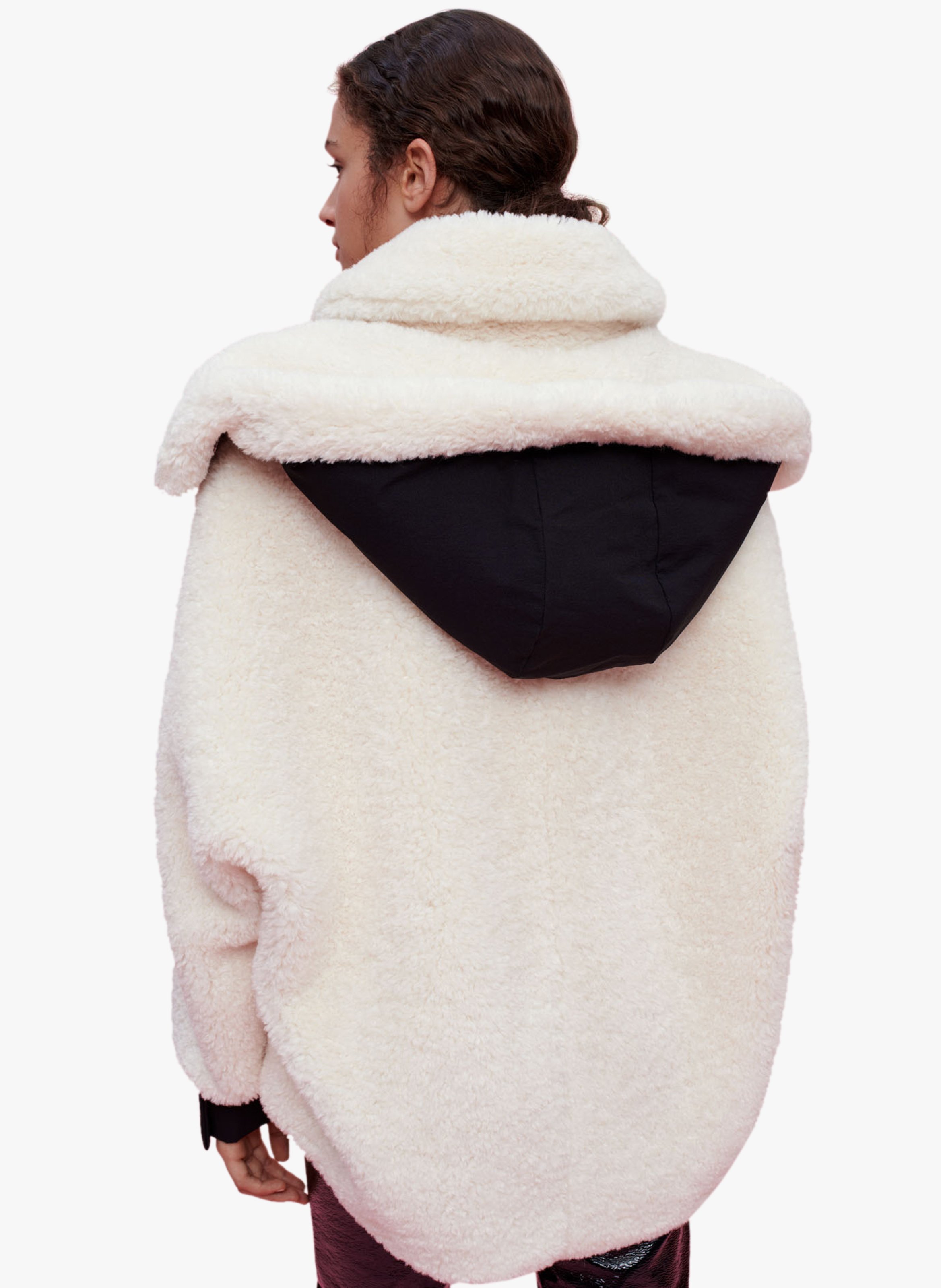 Abrigo Corto Con Capucha De Pelo Sintético Ecru - Mujer | Place des Tendances