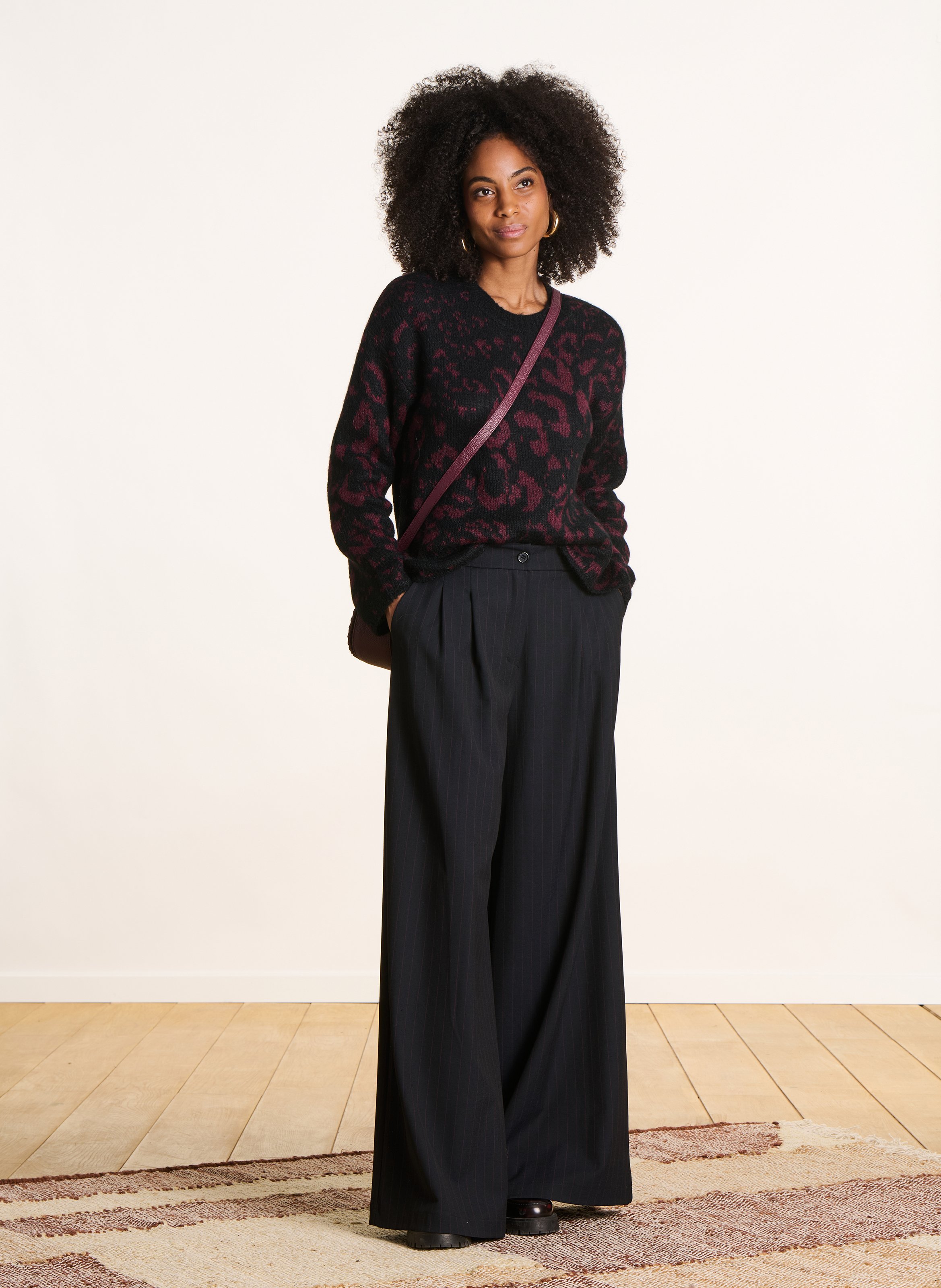 Rundhalsausschnitt Pullover mit üppigem Jacquard-Muster LA FEE MARABOUTEE Rot