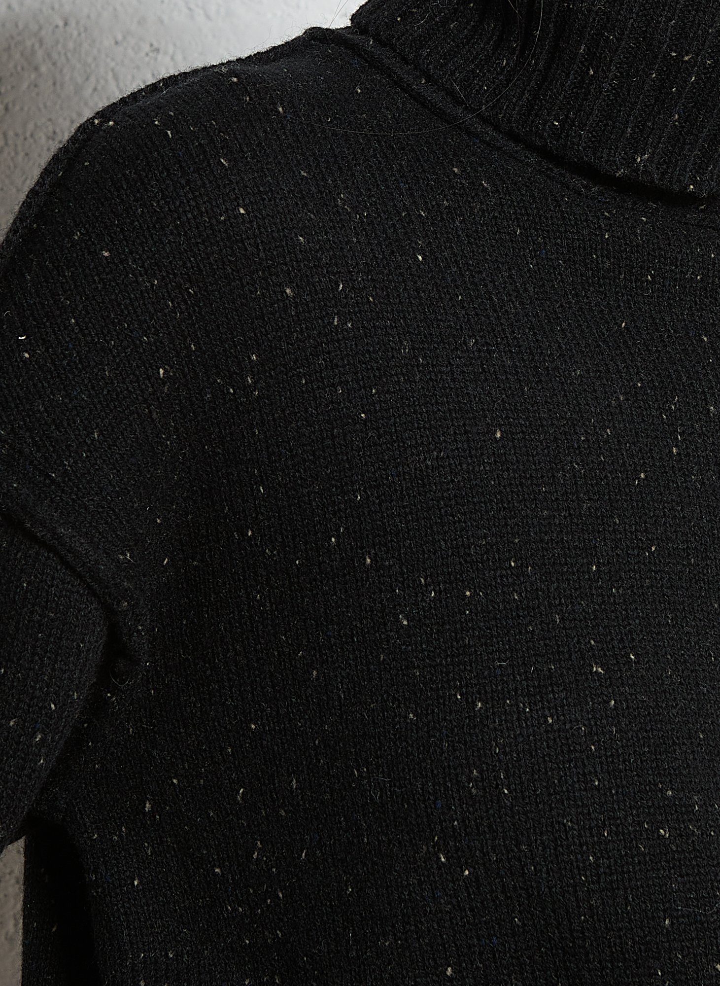 Pull ample col roulé moucheté en laine MAISON 123 Noir