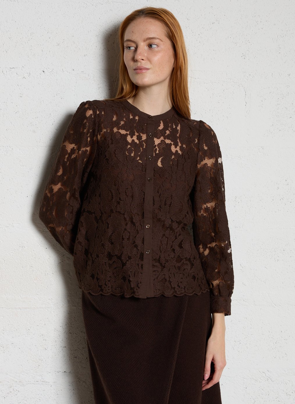 Gerade Bluse mit Rundhalsausschnitt aus Spitze LA PETITE ETOILE