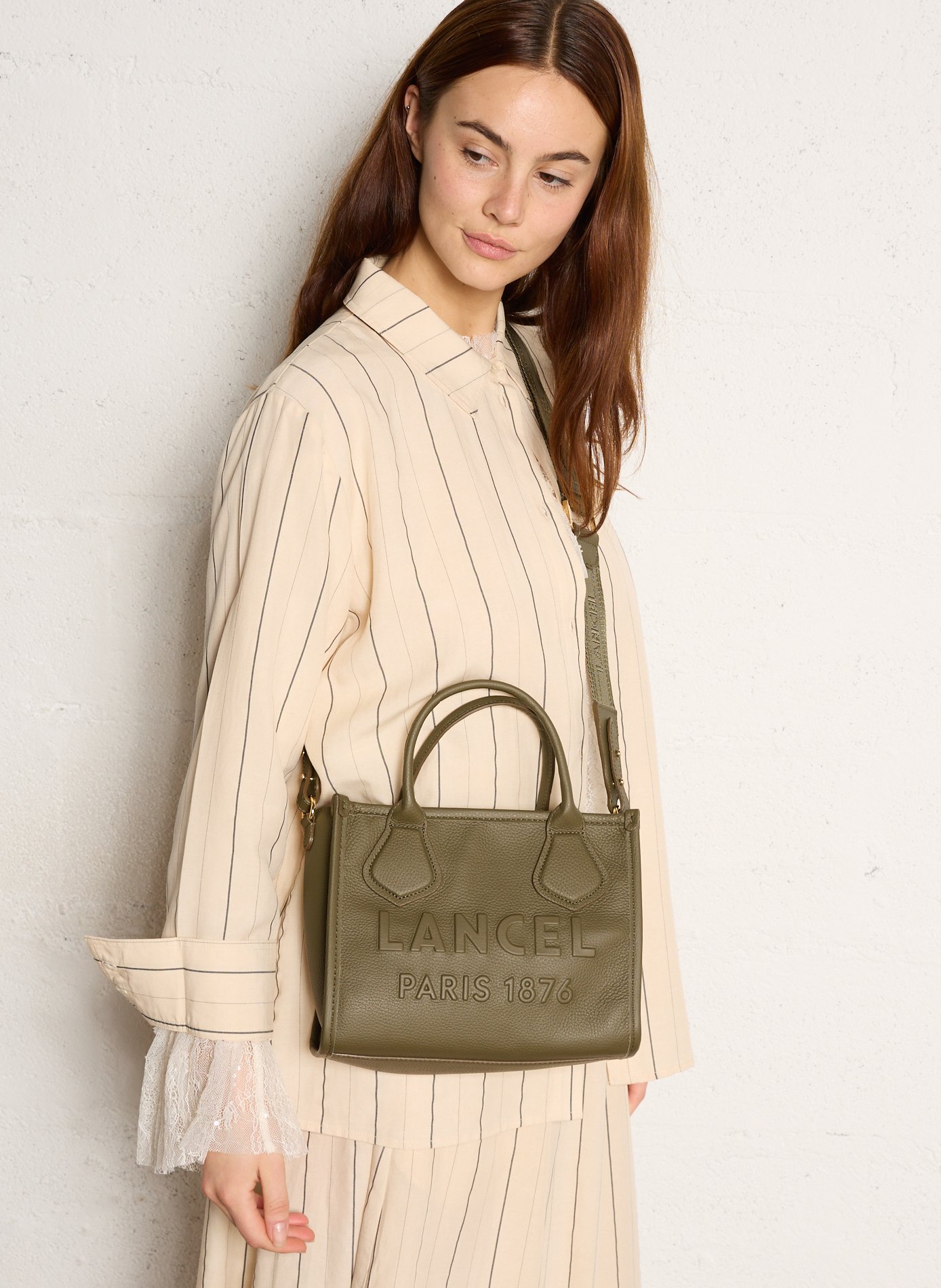 Nerfleren handtas met reliëflogo LANCEL Kaki