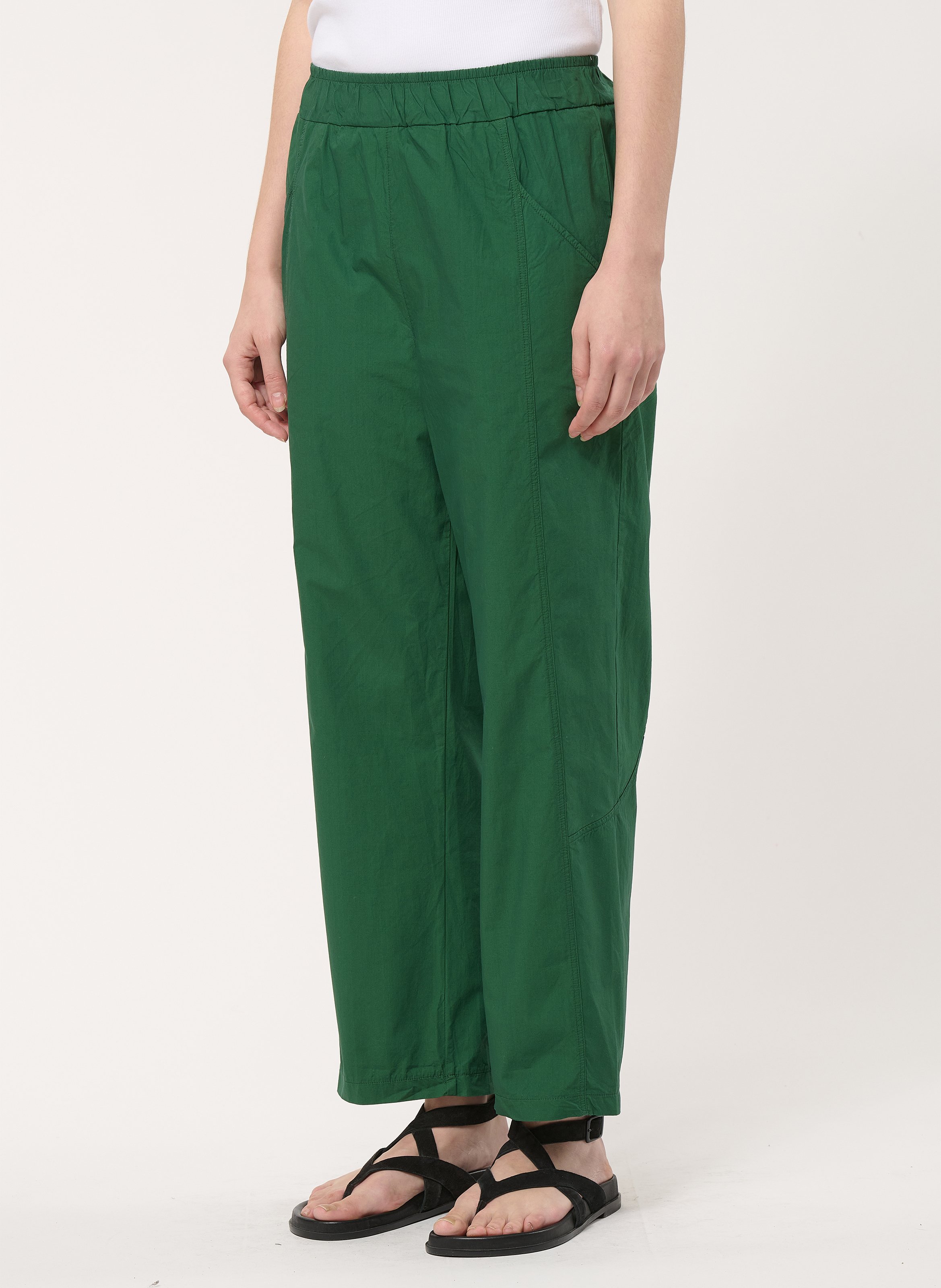 Round 7/8 length plain cotton pants HUMILITY Green
