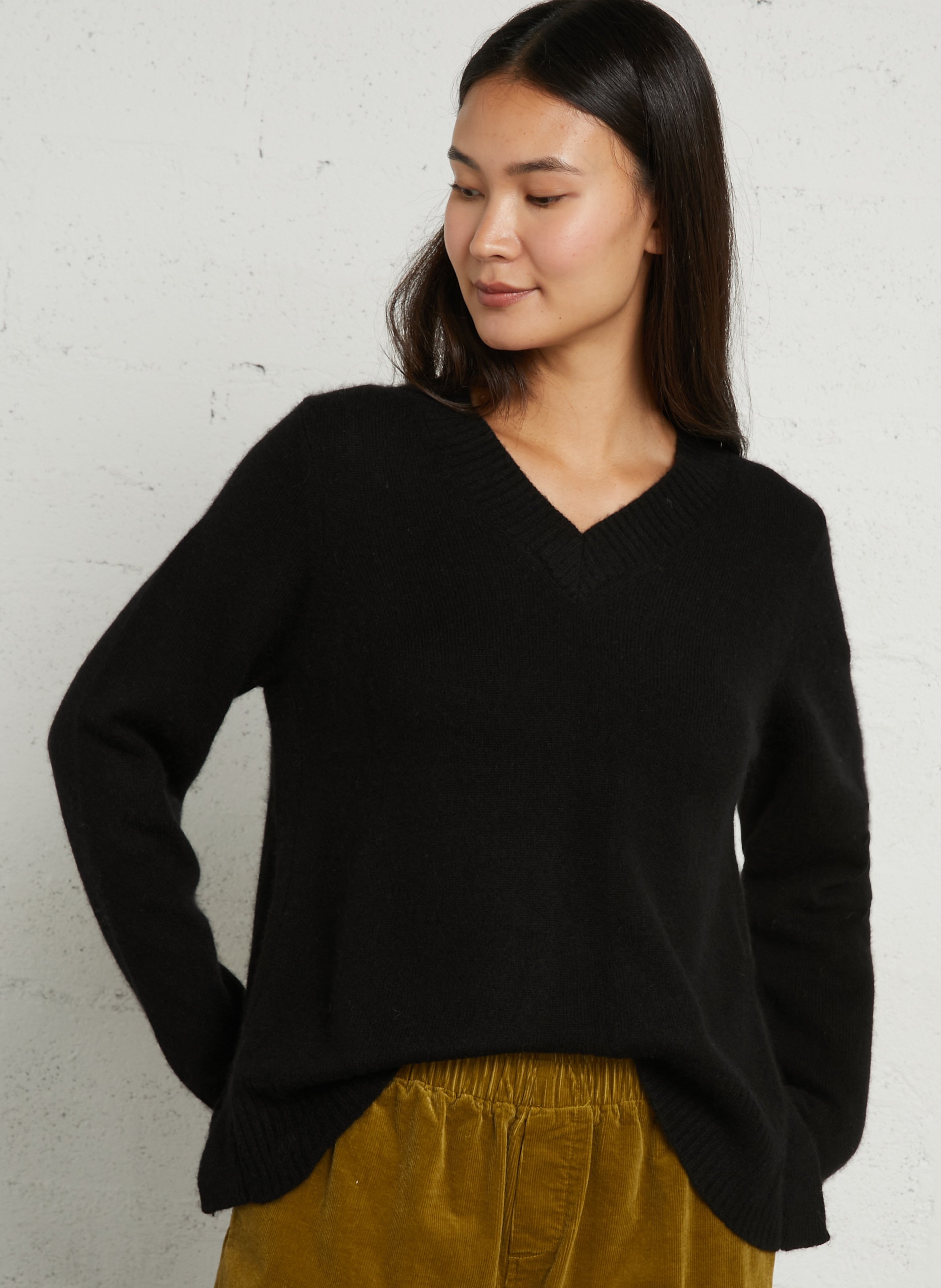 V-Ausschnitt-Pullover aus Merinowollmischung MAJESTIC FILATURES Schwarz