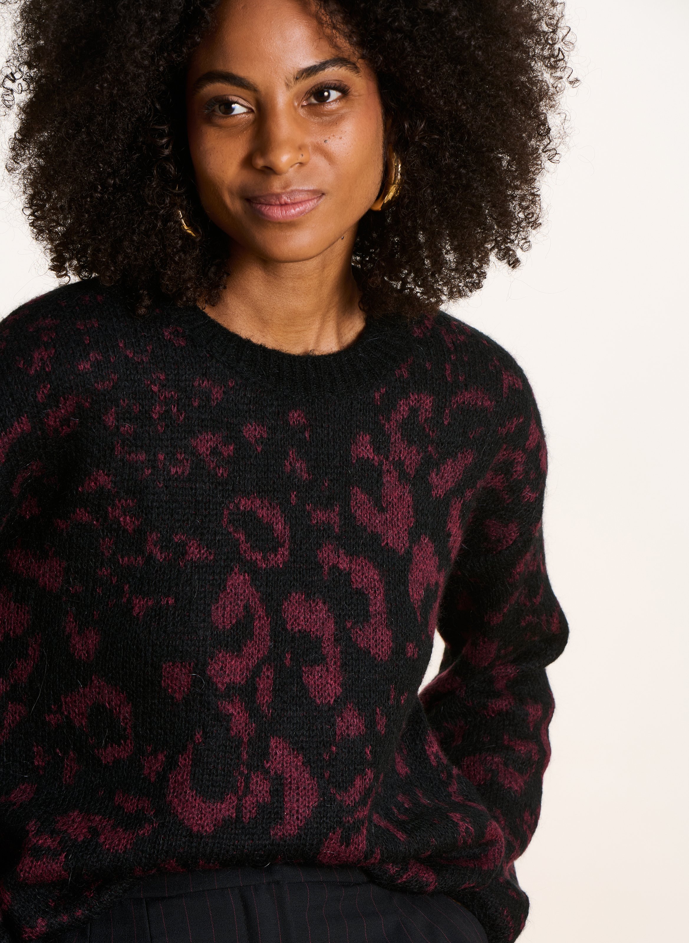 Rundhalsausschnitt Pullover mit üppigem Jacquard-Muster LA FEE MARABOUTEE Rot