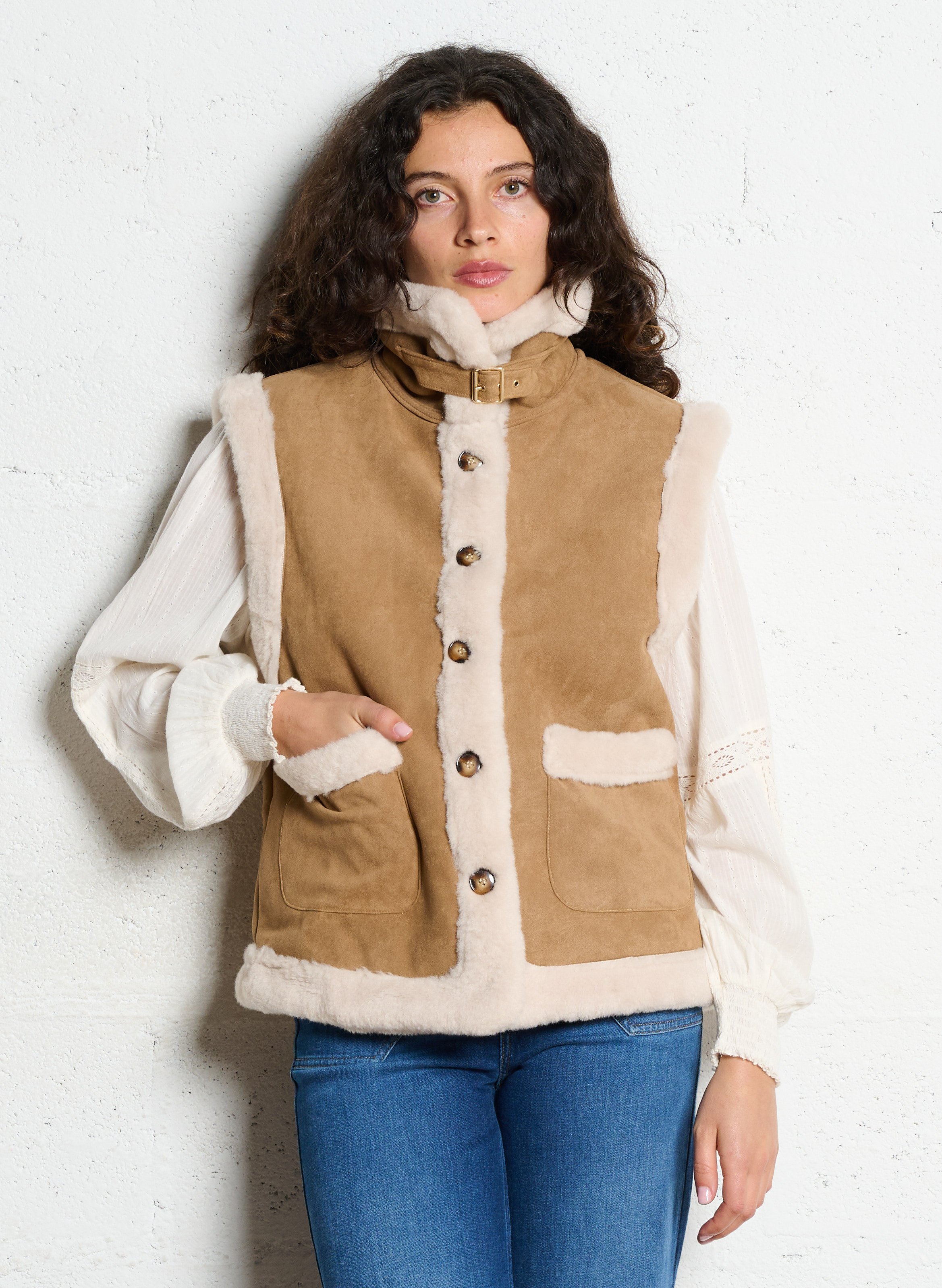 Gerade Jacke mit Stehkragen und zweifarbigen Materialien LA PETITE ETOILE